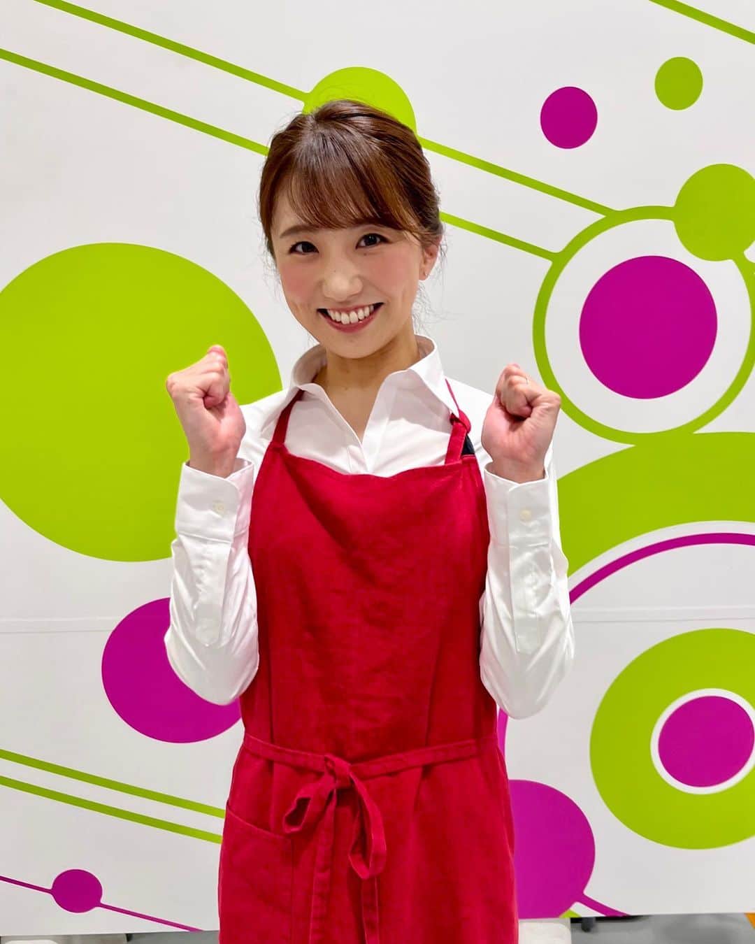 松村未央のインスタグラム：「. ノンストップ！ESSEコーナー また担当することになりました✨🫡  フレッシュな気持ちで頑張ります！ よろしくお願いします🐥🩷💚  #おうちで世界ごはん #５年ぶり３度目の #ノンストップ！ #ESSE」