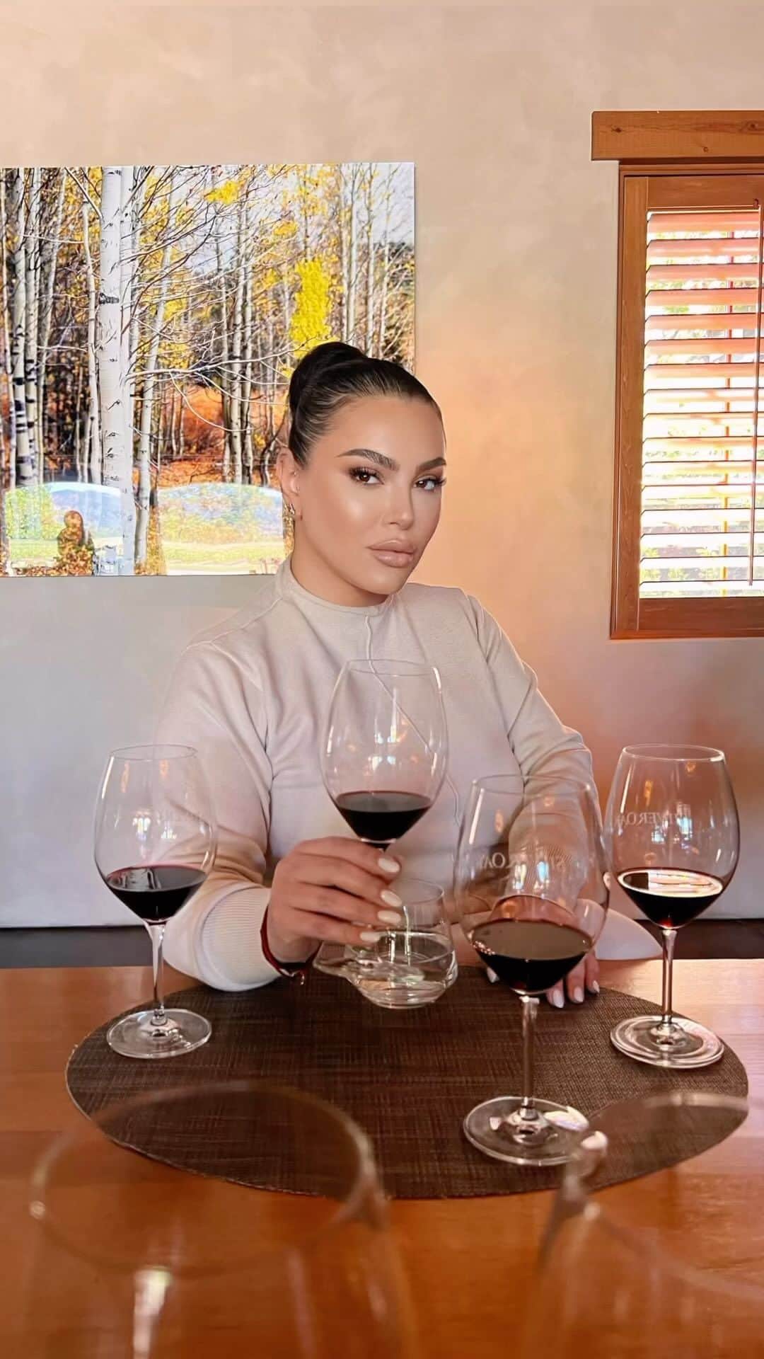 Hrush Achemyanのインスタグラム：「Meet me at the vineyard 🐴 🍷 🍇    #napavalley #vineyard #vacation #sanfrancisco」