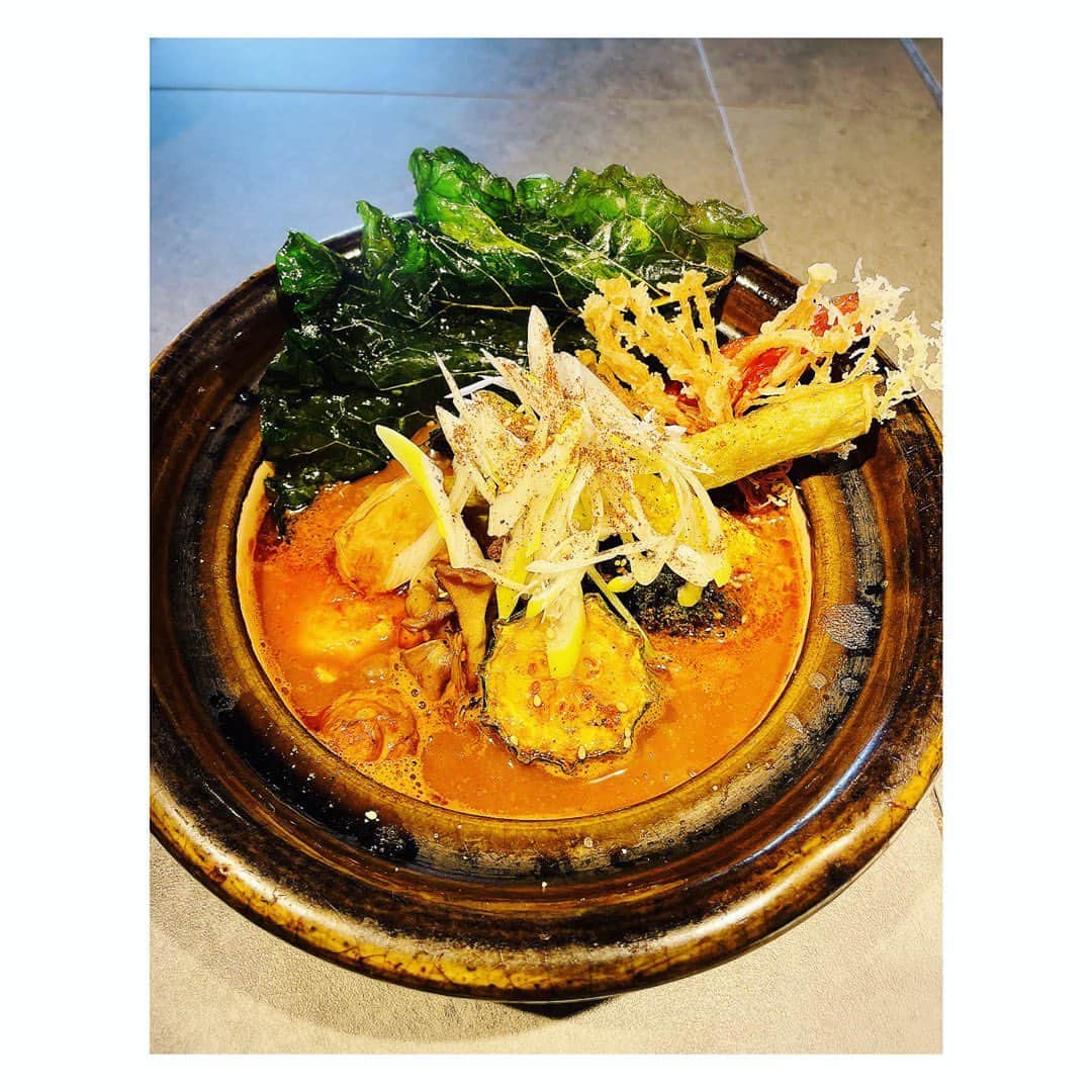望月理恵さんのインスタグラム写真 - (望月理恵Instagram)「美味しいカレー食べてきました😋 @bakumatsucurry   ヴィーガンのスープカレー 植物性の食材のみ使われていて 自然の旨みたっぷり。 トッピングも辛味も選べるんです もちろん最高の 5辛で注文しました笑  そして、何より メンバーが最高すぎました‼️ 楽しい幸せな時間をありがとう❤️  @mina_horie  @mizuki_sugiura  @kandareimi  @tazaki_sakura  #セントフォース #完全に私保護者です #幕末カレー」6月21日 12時23分 - mochiee28