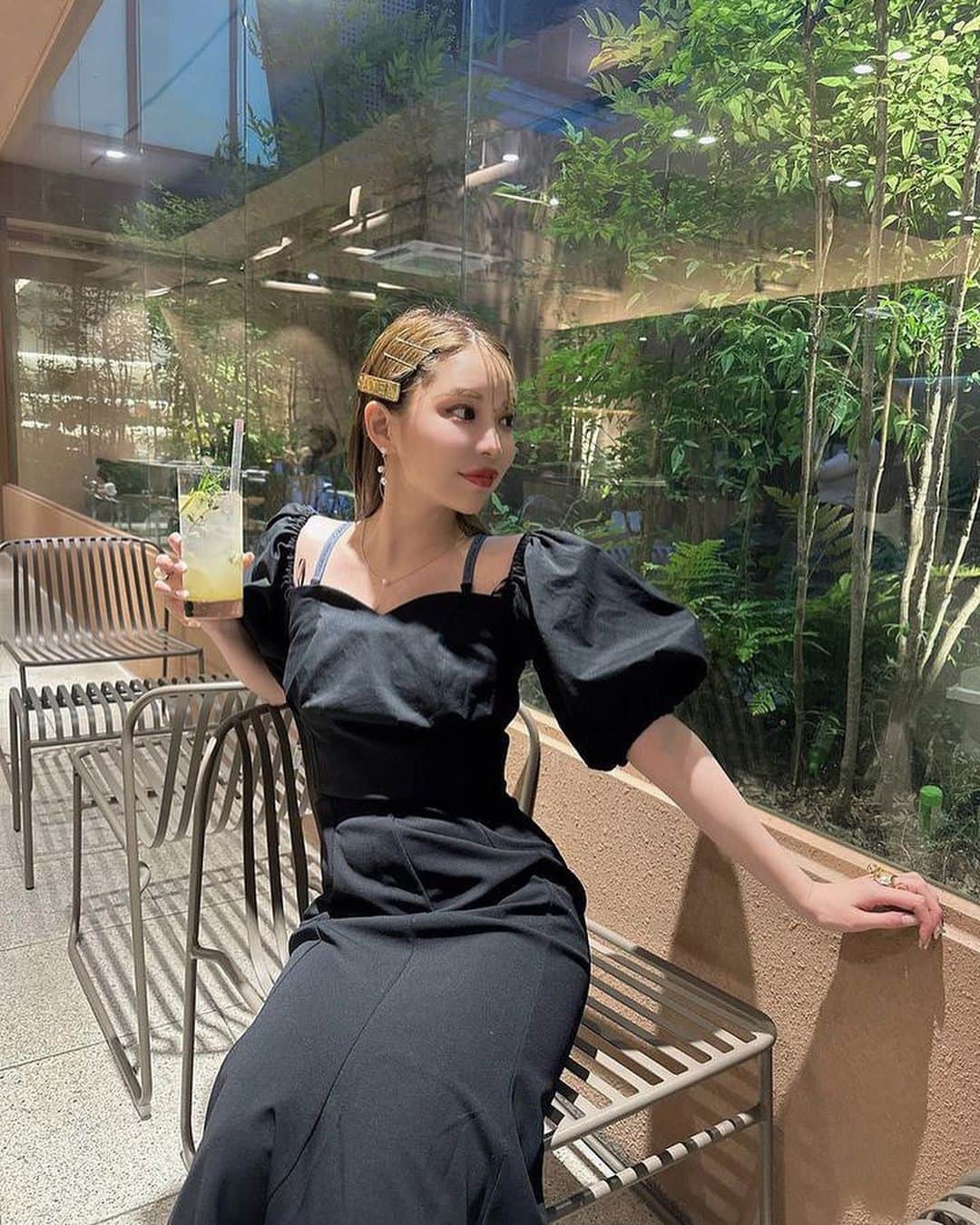 林田沙綾さんのインスタグラム写真 - (林田沙綾Instagram)「先日、東京中央美容外科渋谷西口院 @tcb_shibuyanishiguchi  にて5回目のドクターズダイエット　 を受けてきたよ🐈  今回も能登谷先生　@tcb_notoya  に二の腕とお腹に脂肪溶解注射してもらいました🐈 ウエスト周りが最近特に変化でてきて 今まで入らなかった細めの、ボトムが履けるようになって本当幸せ🥺🤍🤍  置き換えダイエットのスムージーも朝しっかりのんで、食べたいときに食べたいものを食べてる🥺🥺🥺  　#東京中央美容外科　#東京　#渋谷　 　#美容整形　#ドクターズダイエット　#能登谷先生 #PR」6月21日 12時35分 - saaya.xoxo