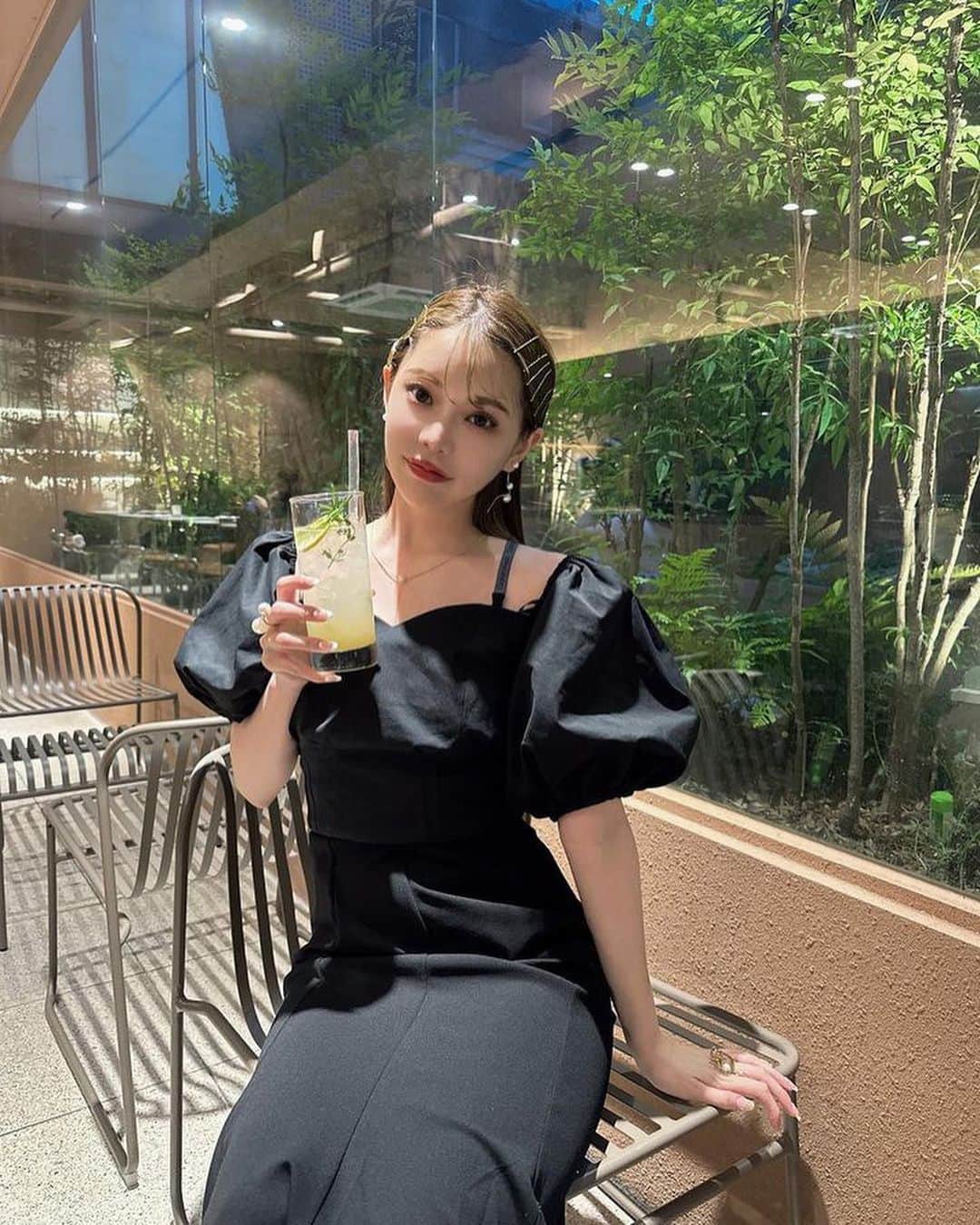 林田沙綾さんのインスタグラム写真 - (林田沙綾Instagram)「先日、東京中央美容外科渋谷西口院 @tcb_shibuyanishiguchi  にて5回目のドクターズダイエット　 を受けてきたよ🐈  今回も能登谷先生　@tcb_notoya  に二の腕とお腹に脂肪溶解注射してもらいました🐈 ウエスト周りが最近特に変化でてきて 今まで入らなかった細めの、ボトムが履けるようになって本当幸せ🥺🤍🤍  置き換えダイエットのスムージーも朝しっかりのんで、食べたいときに食べたいものを食べてる🥺🥺🥺  　#東京中央美容外科　#東京　#渋谷　 　#美容整形　#ドクターズダイエット　#能登谷先生 #PR」6月21日 12時35分 - saaya.xoxo