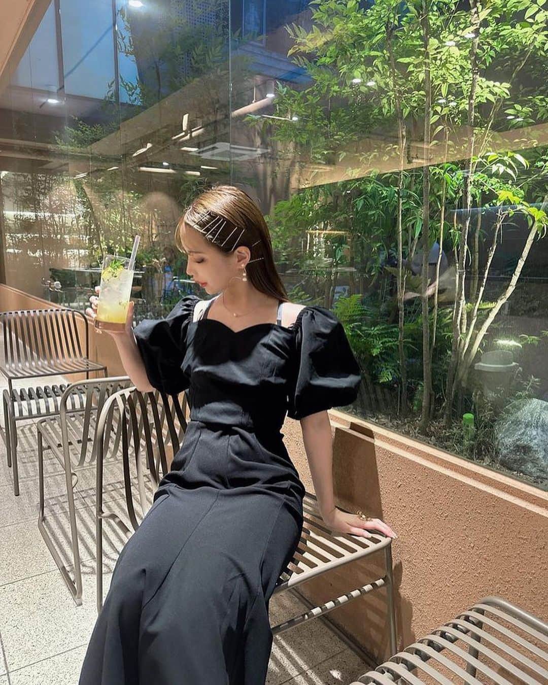 林田沙綾さんのインスタグラム写真 - (林田沙綾Instagram)「先日、東京中央美容外科渋谷西口院 @tcb_shibuyanishiguchi  にて5回目のドクターズダイエット　 を受けてきたよ🐈  今回も能登谷先生　@tcb_notoya  に二の腕とお腹に脂肪溶解注射してもらいました🐈 ウエスト周りが最近特に変化でてきて 今まで入らなかった細めの、ボトムが履けるようになって本当幸せ🥺🤍🤍  置き換えダイエットのスムージーも朝しっかりのんで、食べたいときに食べたいものを食べてる🥺🥺🥺  　#東京中央美容外科　#東京　#渋谷　 　#美容整形　#ドクターズダイエット　#能登谷先生 #PR」6月21日 12時35分 - saaya.xoxo