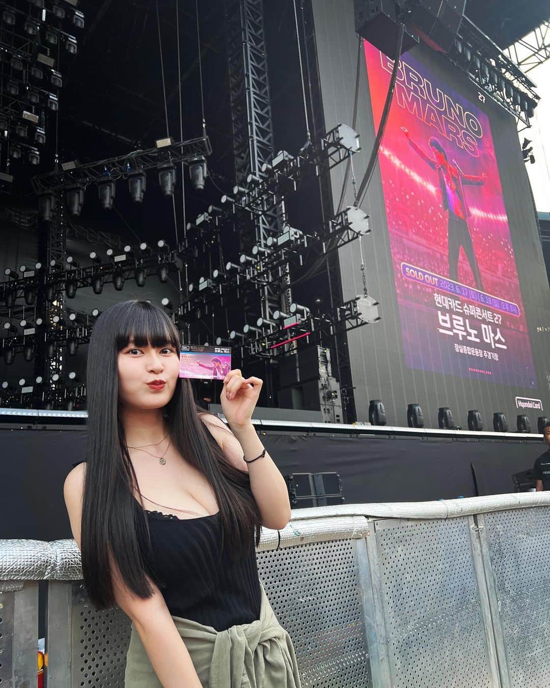 未梨一花さんのインスタグラム写真 - (未梨一花Instagram)「Bruno Mars🇰🇷Super Concert 27   I have never seen such a wonderful concert!!!!!! Thank you for the best great time♥️   #brunomars #seoul #korea」6月21日 12時40分 - 1ka__3ri