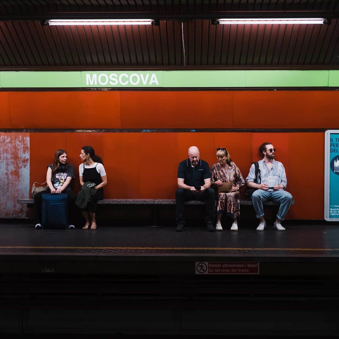 市川渚さんのインスタグラム写真 - (市川渚Instagram)「Milan metro🚇  旅行先で現地の鉄道に乗るのが好きなのだが、先日のミラノでは仕事がひと段落してから地下鉄でちょこちょこ移動していた。クレカのタッチ決済で乗れるのが旅行者にやさしくてとても良かった。日本だとVISAの実証実験やってる（た？）福岡くらいかなあ。」6月21日 12時48分 - nagiko