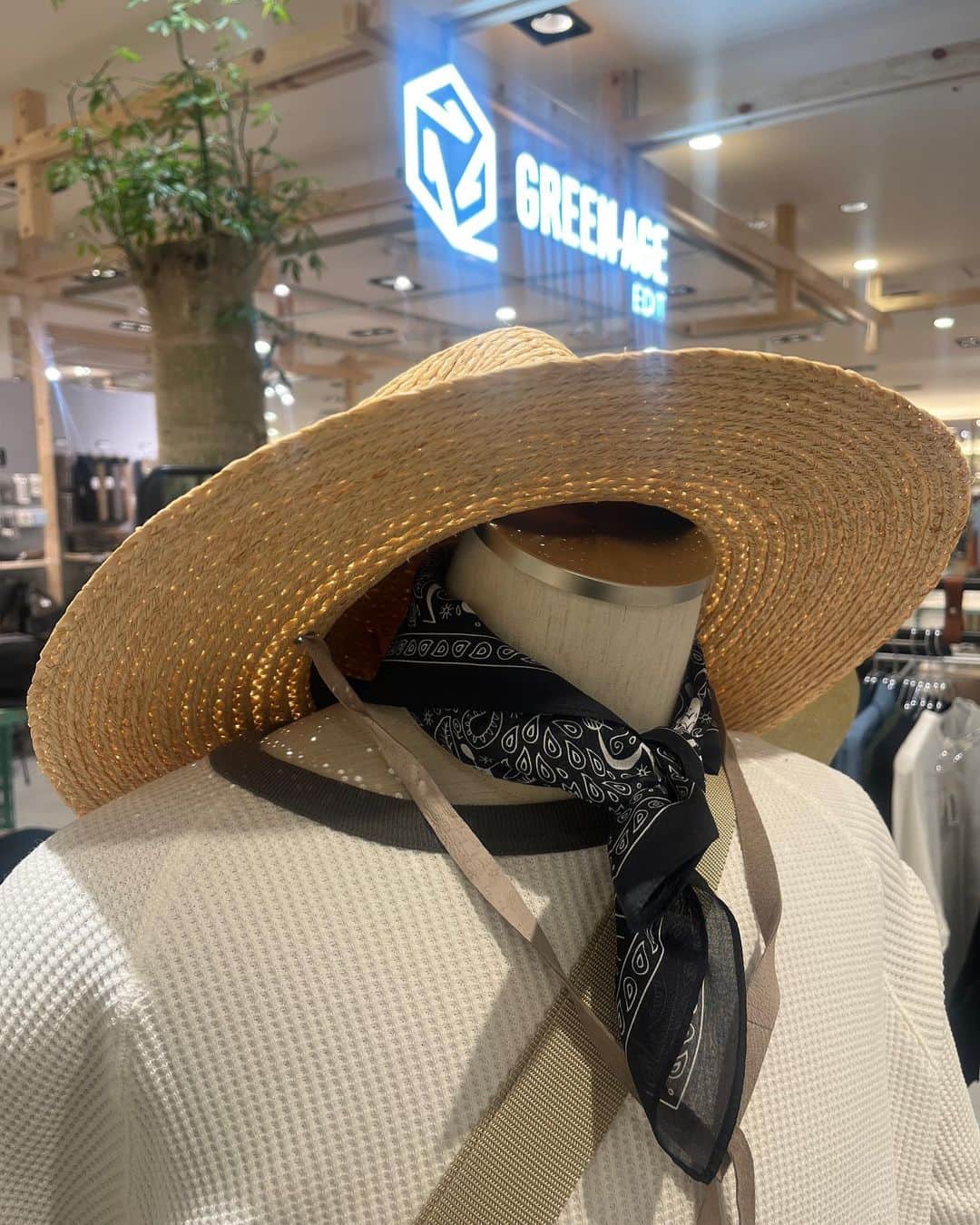 Shogoさんのインスタグラム写真 - (ShogoInstagram)「6月21日(水)〜7月4日(火)までの2週間、阪急うめだ本店8階　GREEN AGEにて、KEIMENのPop upを開催いたします！  7/1(土)にはマルシェやトークショー、ワークショップも開催いたしますので、お楽しみに！  HATAKEYAの野菜も購入いただけます🔥 @hatakeya0313   詳細は後日告知しますー！  新作アイテムもございますので、是非この機会にKEIMENのアイテムをお手に取っていただけましたら幸いです。  @hankyu_greenage  @hankyu_greenage_edit」6月21日 12時51分 - shogo_velbed