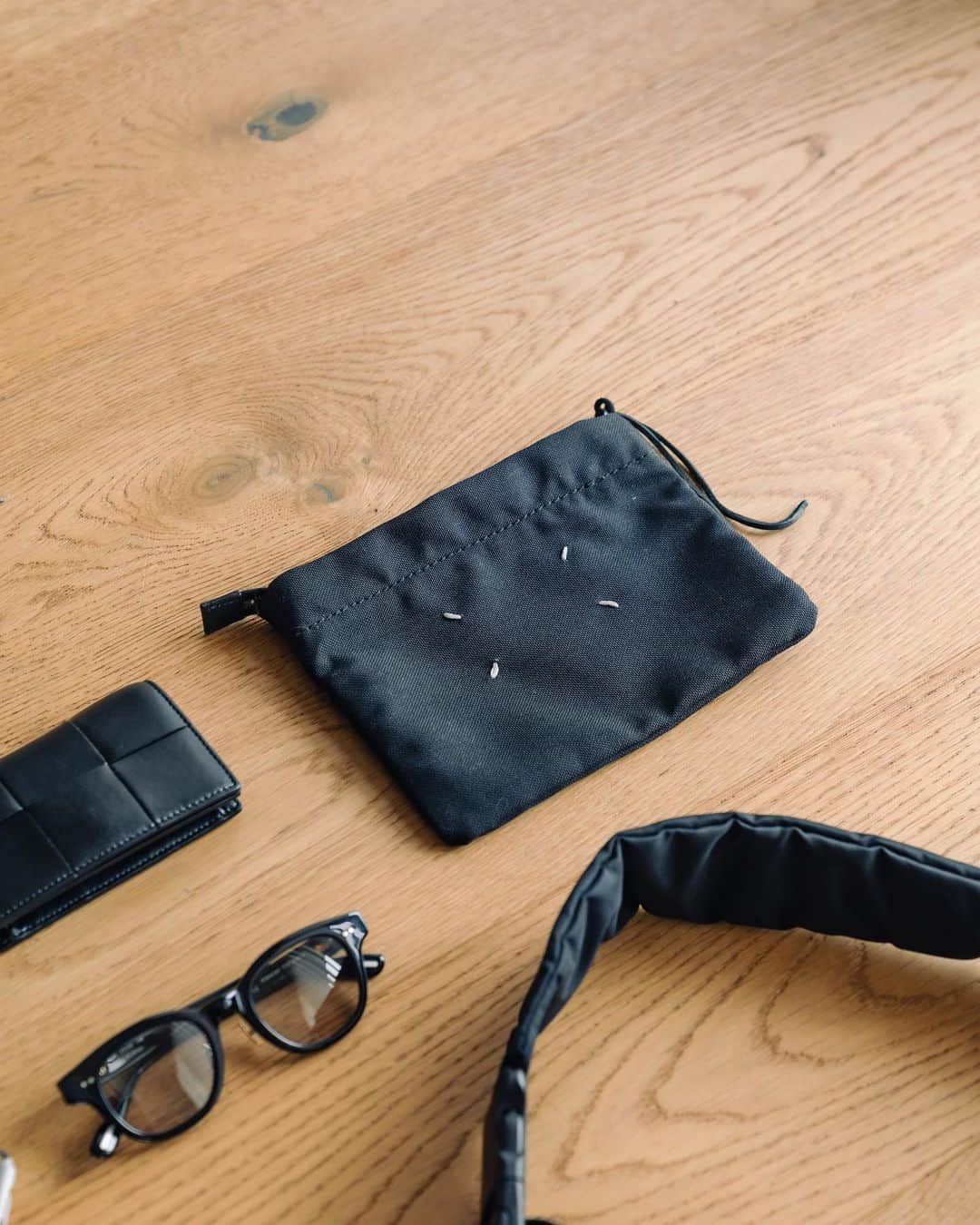 Ryoさんのインスタグラム写真 - (RyoInstagram)「ㅤㅤㅤㅤㅤㅤㅤㅤㅤㅤwhat's in my bag？👜 定番のEVERYDAY BAGに対して今回は、小型のHOLIDAY BAG 休日のお出かけ用に作った新作のショルダーバッグです。  New @the_clesste Holiday bag 6/24 sat 20:00- 販売開始 ㅤㅤㅤㅤㅤㅤㅤㅤㅤㅤㅤㅤㅤ #Apple #maisonmargiela  #airpodspro  #ricohgriiix  #yuichitoyama #clesste #demiurvo」6月21日 12時54分 - ryo__takashima