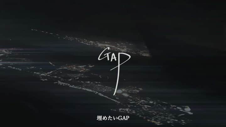 TOKINEのインスタグラム：「New Single 「GAP」Out Now Prod by P.R Beats mixed & masterd by @acko1204 (LIFEGAME studio) YouTubeにてLyric Videoも同時公開✈️ ⁡ Lyrics—————— ⁡ できないこととできること 手にしたいものとしてるもの 埋まらない差にどうしようもない 気持ちのGAP GAP GAP 贅沢と言われたら そうなのかもしれない 愚かでいい変わりたい 埋めたいGAP GAP GAP ⁡ もっといい大人になると思ってた 楽しみは後回し 耐える方が先 何も手にしていない現実にショックと怒り焦り 気持ちばかり前のめりで 悔いても過去は戻らないのに ⁡ できないこととできること 手にしたいものとしてるもの 埋まらない差にどうしようもない 気持ちのGAP GAP GAP 贅沢と言われたら そうなのかもしれない 愚かでいい変わりたい 埋めたいGAP GAP GAP ⁡ 見えない未来見つめたら 見えないことさえ楽しかった いつか実現するそう思った その時は今 ⁡ 今じゃ見えないことが怖くなってる なんとなくやり過ごせた部分 誤魔化せない例え自分でも 唯一変わらないのは 馬鹿なりに必死な自分 ⁡ できないこととできること 手にしたいものとしてるもの 埋まらない差にどうしようもない 気持ちのGAP GAP GAP 贅沢と言われたら そうなのかもしれない 愚かでいい変わりたい 埋めたいGAP GAP GAP ⁡ 空っぽになって気がつける自身 ここにあっても無駄な痛み 目を赤くして探し出す　使い道　 ⁡ できないこととできること 手にしたいものとしてるもの 埋まらない差にどうしようもない 気持ちのGAP GAP GAP 贅沢と言われたら そうなのかもしれない 愚かでいい変わりたい 埋めたいGAP GAP GAP」