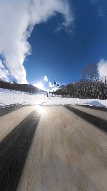岡本圭司のインスタグラム：「Some box tricks! こんなイージーなBOXもinsta360の撮り方次第でこう😎 🤳 insta360 ONE X3 by @enemys_sou @tatsuki_inamura  🏂️fieldearth SVO  #Insta360 #Insta360と撮る冬の冒険 #snowboarding #スノーボード #yukiyama #werideforever」