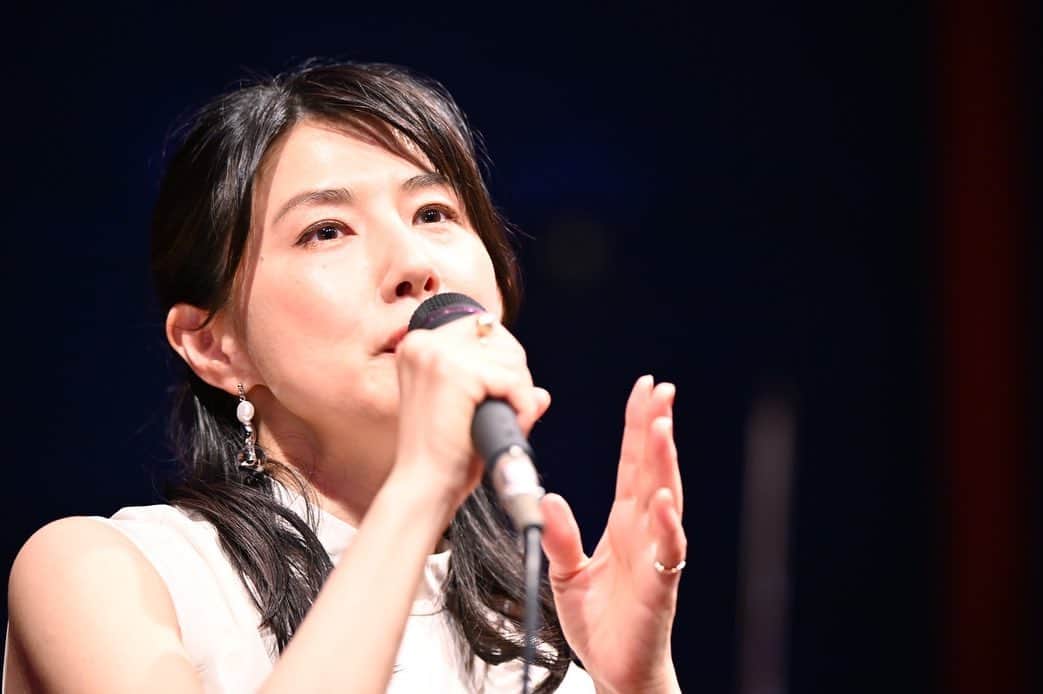 中江有里のインスタグラム：「７月１６日（日）ライブ開催します。 書き下ろし作品朗読と歌の2部構成。 初めての始まり。 この日限りのステージ。 観て、聴いて下さい  渋谷JZbrat （渋谷セルリアンタワー2F） 1st Open 13:30 Start 14:30（16:45終演予定） 2nd Open 18:00 Start 19:00（21:15終演予定）  予約はWEBか電話でお願いします。  03-5728-0168(平日14:00〜21:00)  #中江有里」