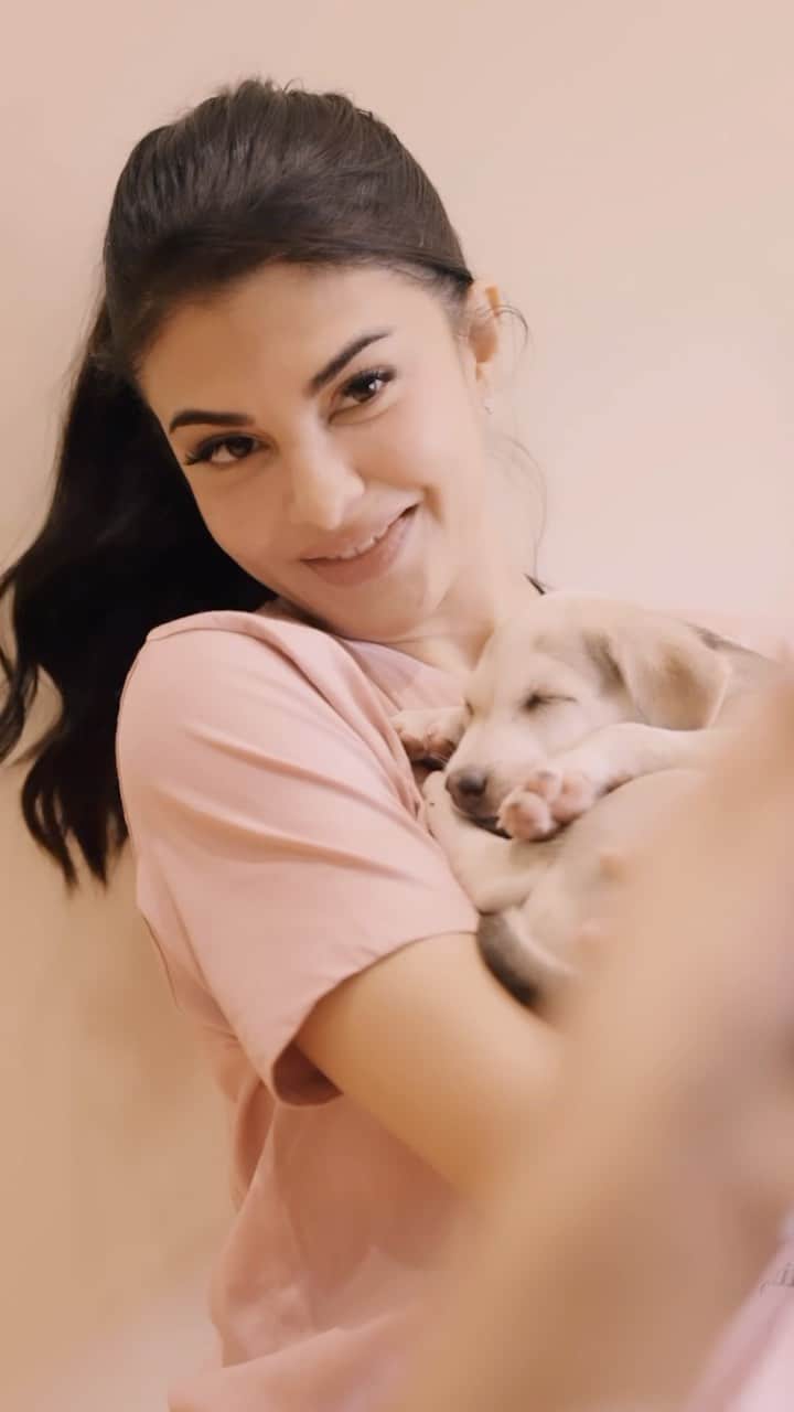 Jacqueline Fernandezのインスタグラム：「Happy Yoga Day everyone! Teamed up with @pawasana_ and @cap.mumbai for ‘yoga with a cause’ with the cutest puppies, all up for adoption!! 🌸🌸🌸 @jf.yolofoundation」