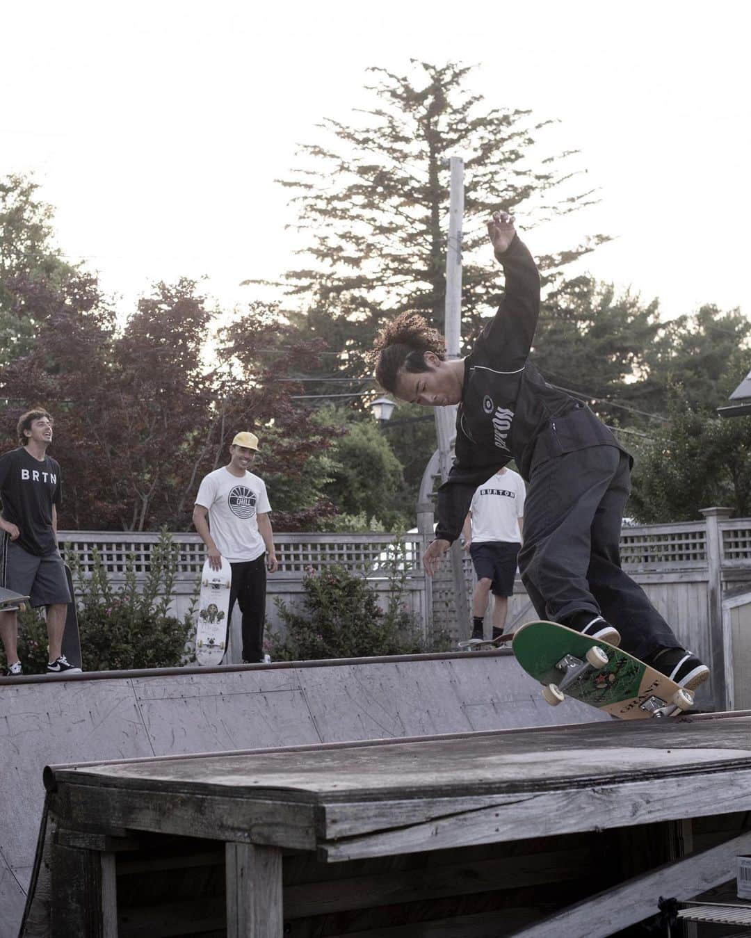 Burton Japanさんのインスタグラム写真 - (Burton JapanInstagram)「今日はGo Skateboarding Day！思いっきりスケートボードを楽しみましょう！ Photo: @blattphoto  #Burton #GoSkateboardingDay」6月21日 13時21分 - burtonjapan