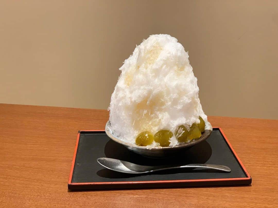 原田麻子のインスタグラム：「みぞれ青梅  だいすきなこちらのうめ！ 梅の甘露煮が美味しすぎる好きすぎる  #かき氷#かき氷🍧#おやつ#ごはん#sweets#shaveice#東京かき氷」