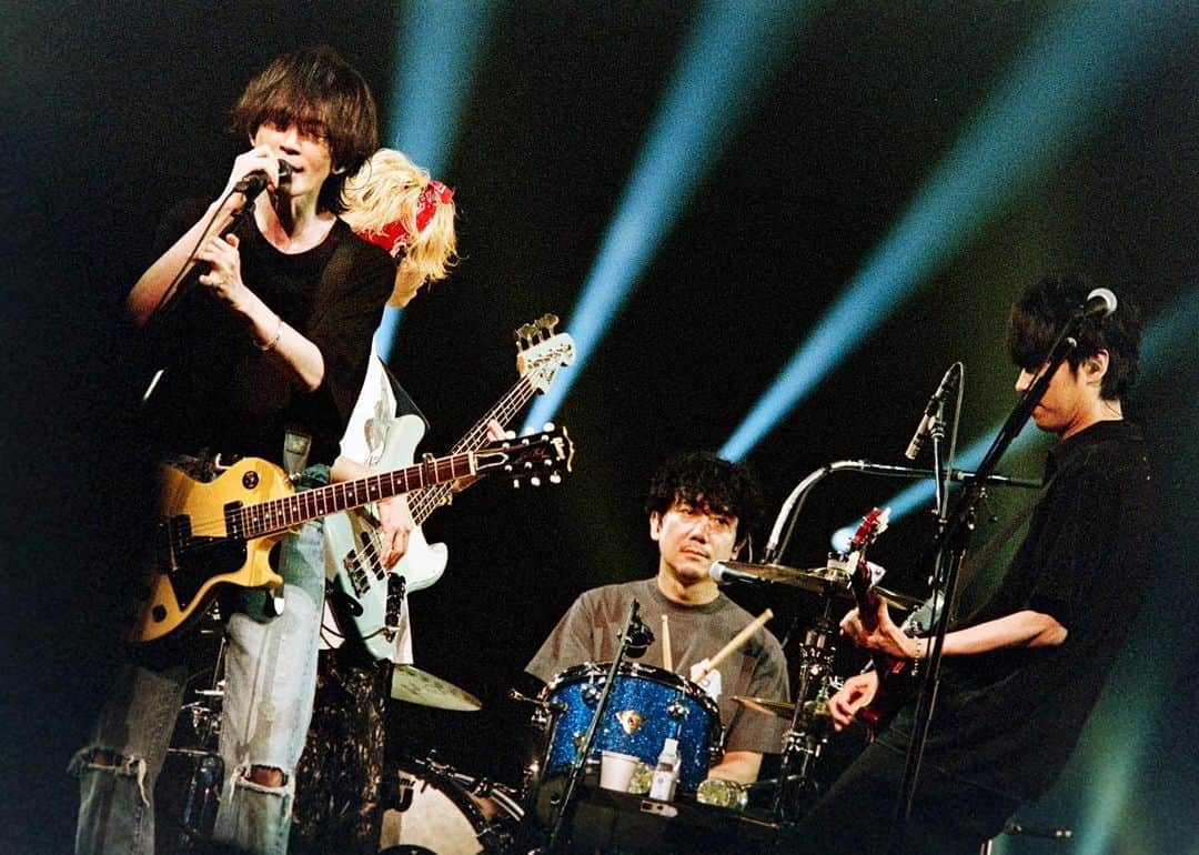 BUMP OF CHICKENのインスタグラム：「2023/6/15 Magazine『MUSICA』  Photo by @shun_komiyama  #bethere」