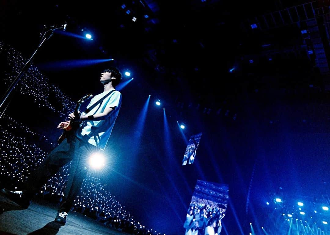 BUMP OF CHICKENさんのインスタグラム写真 - (BUMP OF CHICKENInstagram)「2023/6/15 Magazine『MUSICA』  Photo by @shun_komiyama  #bethere」6月21日 13時30分 - bumpofchickenofficial