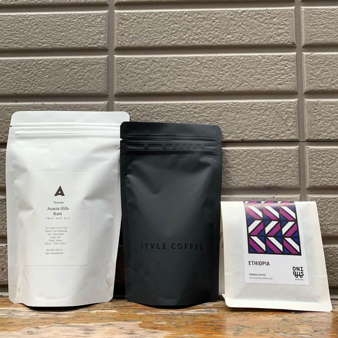ABOUT LIFE COFFEE BREWERSさんのインスタグラム写真 - (ABOUT LIFE COFFEE BREWERSInstagram)「【ABOUT LIFE COFFEE BREWERS 道玄坂】  Hello! This is ALCB Dogenzaka!  We have started selling single origin beans through Uber 👏. We also sell our regular blends, so please feel free to purchase 🙆!  We are waiting for you today with our delicious coffee☕️  We are open from 09:00-18:00!  こんにちは！ ALCB道玄坂です！  Uberでシングルオリジンの豆販売を開始しました👏 @onibuscoffee  @akitocoffee  @stylecoffee_kyoto  もちろん定番のブランドも販売しているので、是非その時々の気分でご購入ください🙆  本日も美味しいコーヒーを用意してお待ちしております☕️ 09:00-18:00で営業です！  🚴dogenzaka shop 9:00-18:00(weekday) 11:00-18:00(weekend and Holiday) 🌿shibuya 1chome shop 8:00-18:00  #aboutlifecoffeebrewers #aboutlifecoffeerewersshibuya #aboutlifecoffee #onibuscoffee #specialtycoffee #tokyocoffee #tokyocafe #shibuya」6月21日 13時31分 - aboutlifecoffeebrewers