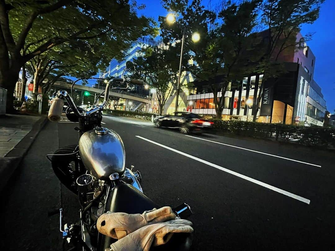 宮崎秋人さんのインスタグラム写真 - (宮崎秋人Instagram)「コンクリートジャングル  #harley #harleydavidson #shovel #shovelhead   #ハーレー　#ハーレーダビッドソン  #ショベル #ショベルヘッド」6月21日 13時33分 - shuto_miyazaki