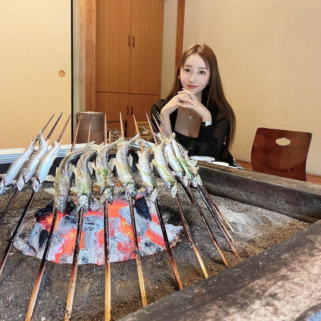 のインスタグラム：「今年も鮎の季節が始まりました🐟 まずは若鮎から✨️ すでに2回も来ちゃってる。」