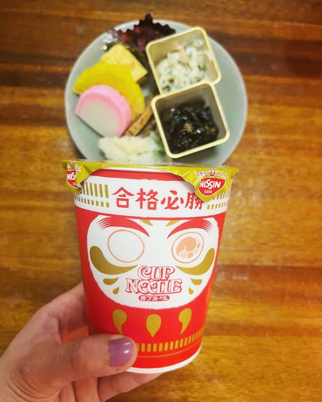 のインスタグラム：「準備完了からの昼食😋🥢  いよいよ本日19:30- @ 南堀江knave KAJI YUKIKO LIVE 2023 "Dots become Lines"🎸🎹🥁🎤⭐️  楽しみにご来場下さい❣️  お取り置きももう少し大丈夫です🙆‍♀️ https://www.yukikokaji.com/contact/  よろしくお願い致します🤲  #カップヌードル #勝プヌードル  #合格必勝 #気合い #入りまくる #梶の飯テロ  ASOBIBAもリリース🎉しました❣️ 聴いてね✌️  🎧https://linkco.re/rUnSf0FM  🆕EP『ASOBIBA』リリースパーティー🎉 KAJI YUKIKO LIVE 2023 "Dots become Lines"  🗓6/21 acoustic @南堀江 knave Open 19:00 Start 19:30  【e+】https://eplus.jp/sf/detail/3816350001-P0030001  🗓6/25 after party! @難波 music bar S.O.Ra. Open 18:00 Start 18:30」