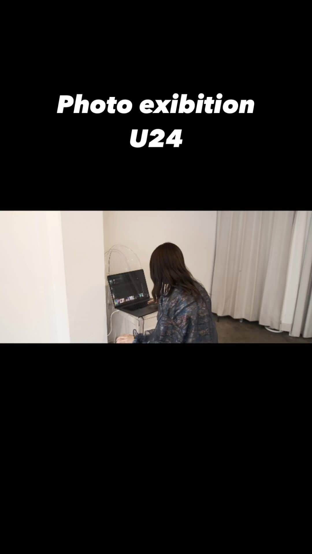 YUNA（芳森由奈）のインスタグラム：「. フォトブックU24の発売を記念した Photo exibition『U24』  ファンの方が先日東京でのダイジェストを作ってくださいました〜 (全部入り切らなかった、、)  今週6.24には大阪 @iiie__craft_beer  にて開催です！！ お昼間と夜はフリー入場、夕方のアフターパーテーではトークイベントや商品をかけたプチゲームなど、、乾杯しながら楽しめたらと思っています🍻  フォトブックとグッズが残り少なくなっていまして、先着順になりますのでお早めに！！ そして急遽始まった裏企画ですが、、、今回も花瓶を用意しておりますので、1人1輪限定で花を持ち寄るという自己満企画に是非ご参加ください！笑  では週末お待ちしてます〜」