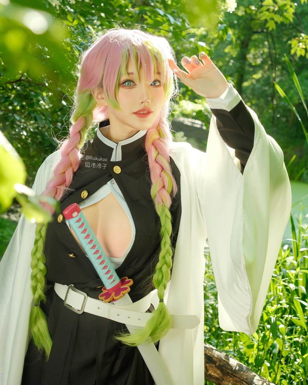 犬神洛洛子さんのインスタグラム写真 - (犬神洛洛子Instagram)「Mistsuri cosplay🌸Can’t wait for Demon Slayer s4🥺What’s your thoughts about s3? I really like the last two episodes 😭   甜妹挑战系列，出了恋柱，第三季真好看啊最后两集特别爽……第四季快点端上来😭  Photographer: @butter_cos   #cosplay #demonslayer #demonslayercosplay #kanrojimitsuri #鬼滅の刃 #甘露寺蜜璃 #コスプレ」6月21日 13時59分 - rakukoo