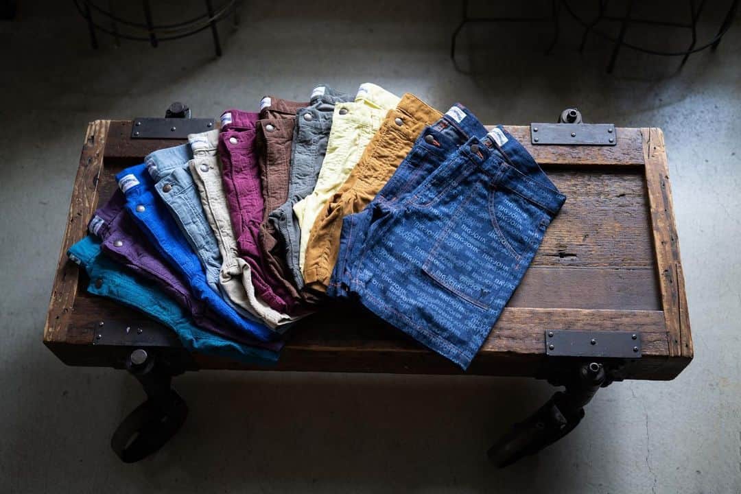 のインスタグラム：「World Workers Beach Corduroy Shorts  快適な穿き心地のサマーコーデュロイを採用しております。 好評販売中です。  matsu  @bigjohnjeans  @bigjohnshop  @bigjohntokyo  @bigjohnosaka  #bigjohn #bigjohnjeans #ビッグジョン #okayama #kurashiki #kojima #ジーンズ #デニム #denim #fashion #ootd #jeans #love #madeinjapan #mods  #japan  #model #ストレッチ #アメカジ  #ニットキャップ  #穿き心地と美しさを兼ね備えるデニム #伝統 #革新#育てる#ワールドワーカーズ #サマーコーズ  #穿き心地 #アメカジ男子」