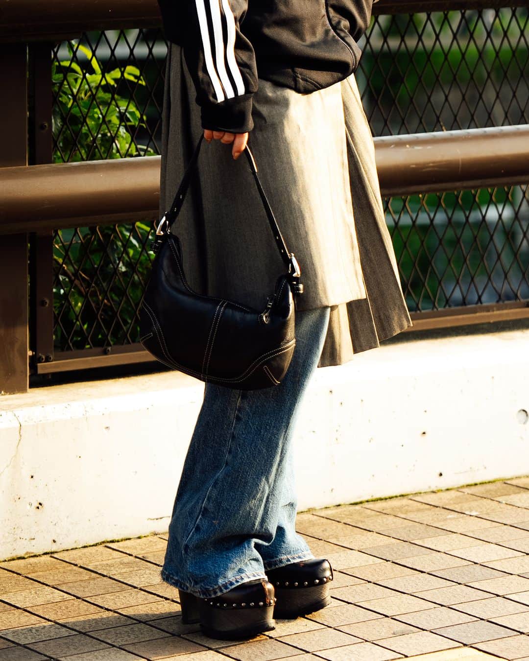 ファッションプレスさんのインスタグラム写真 - (ファッションプレスInstagram)「.  奈良 歩実 Ayumi Nara(@aymnraym)  23歳・フリーター  jacket #アディダス #adidas pants&skirt #古着(#ユーズドスタイル ) #used pumps #ディーゼル #diesel hand bag #コーチ #coach  #fashionpress #fashionpresssnap」6月21日 19時55分 - fashionpressjp