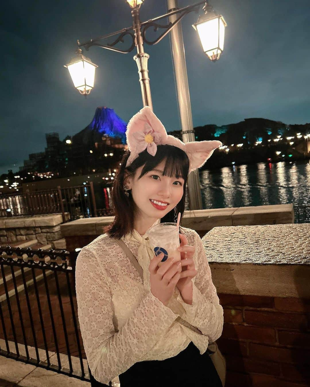 浅井七海さんのインスタグラム写真 - (浅井七海Instagram)「. 甘い飲み物が好き🍑🌃♡  I like sweet drinks🍑🌃♡  #ディズニーシー #disneysea #ディズニーグルメ」6月21日 19時59分 - naamin48_