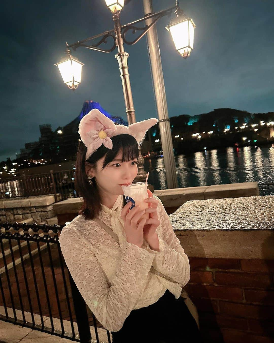 浅井七海さんのインスタグラム写真 - (浅井七海Instagram)「. 甘い飲み物が好き🍑🌃♡  I like sweet drinks🍑🌃♡  #ディズニーシー #disneysea #ディズニーグルメ」6月21日 19時59分 - naamin48_