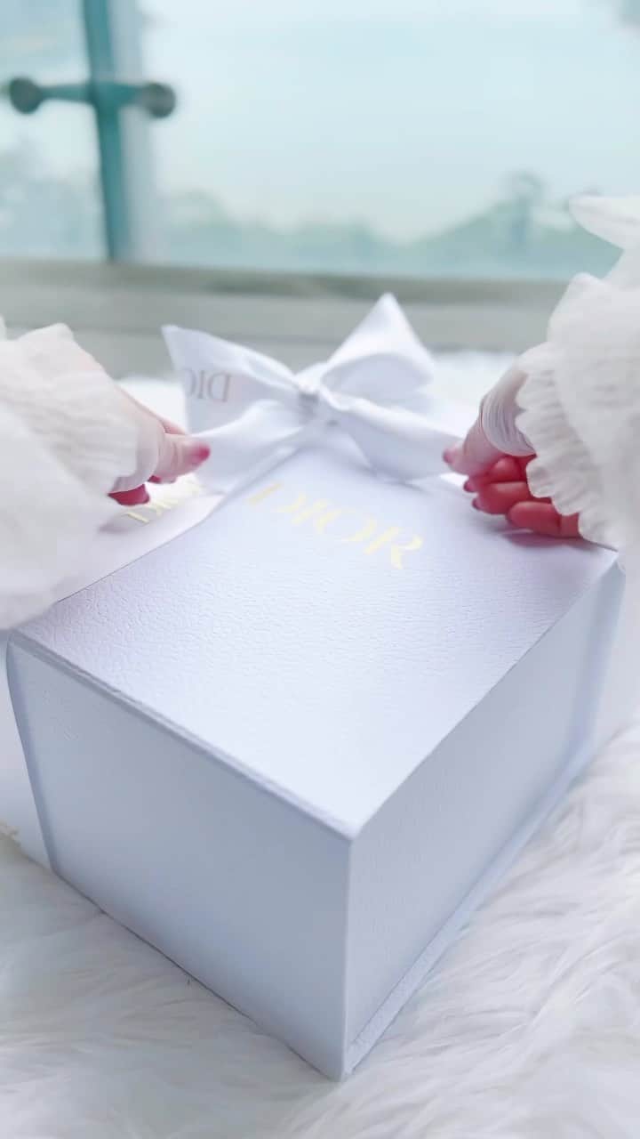 Miss Hunnyのインスタグラム：「My 1st lady Dior🤍🤍🤍」