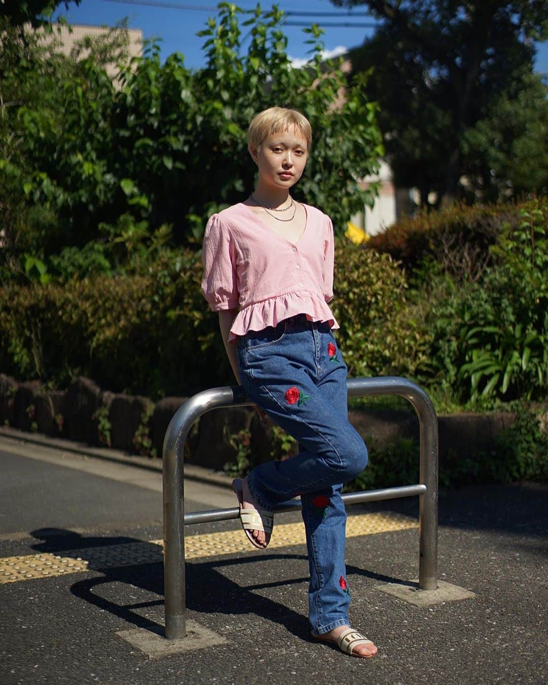 PUNK CAKEさんのインスタグラム写真 - (PUNK CAKEInstagram)「🖤 NEW ARRIVAL 🖤 ☑︎ No collar peplum pink blouse ☑︎ Rose embroidery denim pants  Now on sale ➡︎ ONLINE STORE   PUNK CAKE POP-UP  6/25(mon)-7/2(sun) 13:00-20:00   model / @momooka_koyoi」6月21日 14時51分 - punk_cake