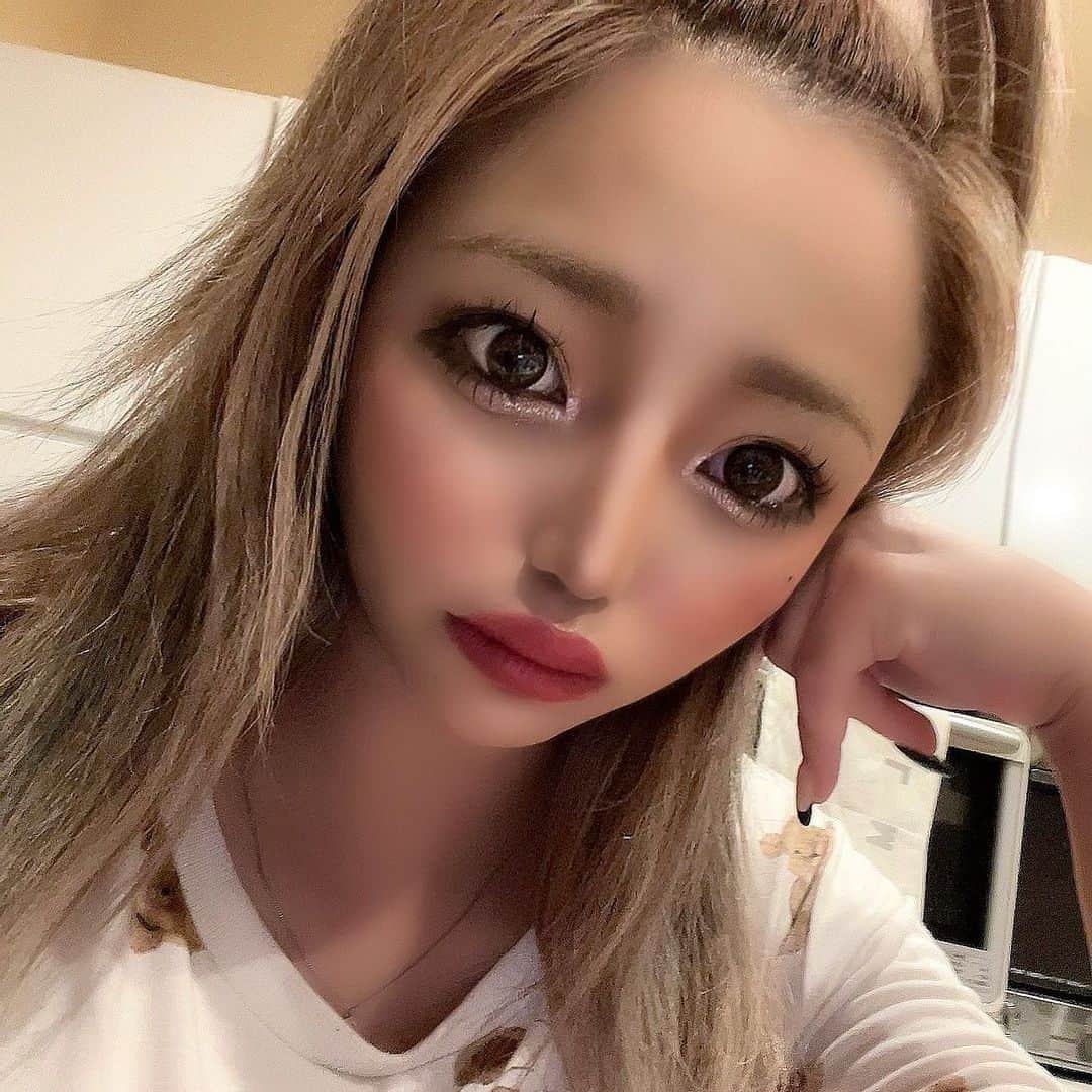 MII MAMAのインスタグラム：「. . . 🩵 ------------------------------------------ 🔎White Style mi mama 良かったらチャンネル登録お願いします🙇🏽‍♀️ #YouTube#ユーチューバー#主婦ユーチューバー#MIIMAMA#チャンネル登録お願いします#2児ママ#年子ママ#ギャルママ#ぎゃるまま#アラサーママ#アラサー#30代#30代ママ#ホワイトインテリア#モノトーンインテリア#シンプルな暮らし#収納#ホワイト収納#イチナナ#イチナナライバー#専属ライバー#主婦ライバー#17LIVE#主婦YouTuber#ママYouTuber#ママライバー#幼稚園ママ#小学生ママ」
