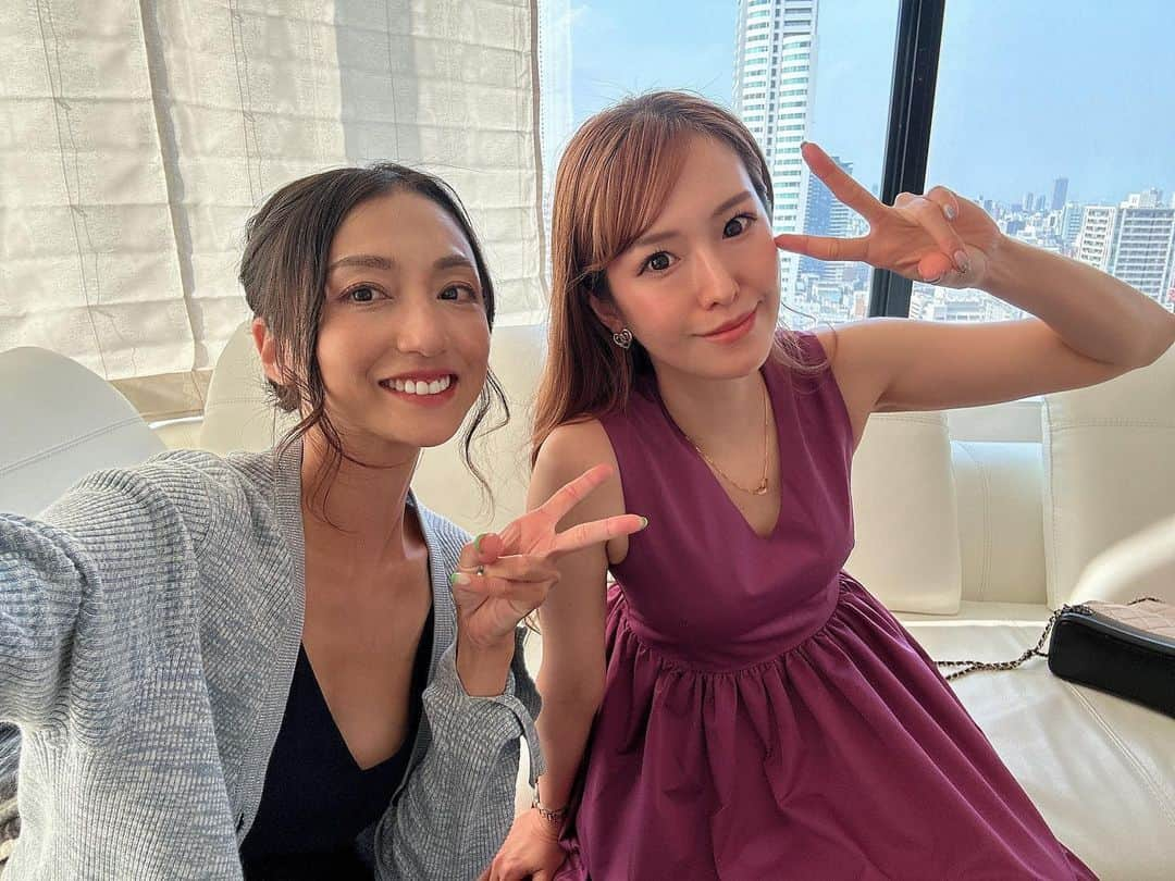 中川愛海のインスタグラム：「久しぶりにゆみちゃんと❤️ ゆっくりフレンチランチから🥂ＳBAR(友達宅)に行ったらシャンパン開けてくれた😆 楽しい昼飲みでした♪ @yumi_pinchel #中川愛海 #一日一回カンパイ #ランチ飲み」