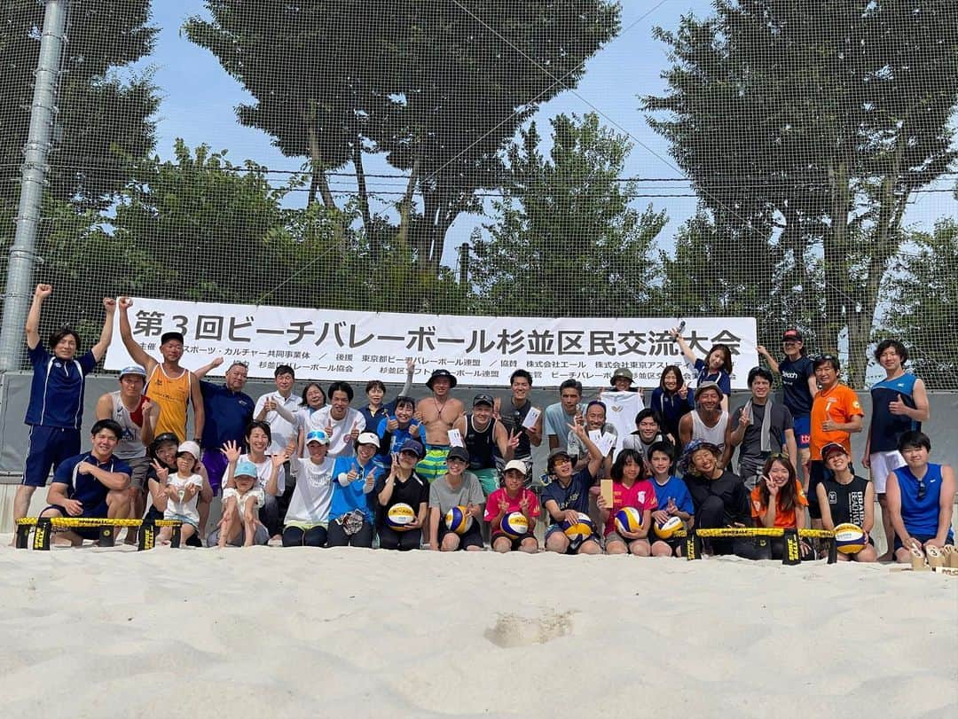 浦田聖子さんのインスタグラム写真 - (浦田聖子Instagram)「． 永福ビーチ4人制大会！  トップツアーに負けない戦いを！の声かけから、みんな暑い中、元気にハッスルプレーを見せてくれました🏐🙌  初試合の中学生から、元気で若い私より先輩の方まで、普段から利用している皆さん、施設の方々とも仲良しでアットホームな永福ビーチ！  杉並の方1名いれば、どなたでも参加できるので4人制やりましょう！（私ももう少し動けるようにしたい👙）  ビーチバレーって楽しいな✨  #杉並区 #永福体育館 #ホワイトサンド #永福体育館ビーチコート  #ビーチバレーの輪🏐☀️」6月21日 15時04分 - satoko_urata