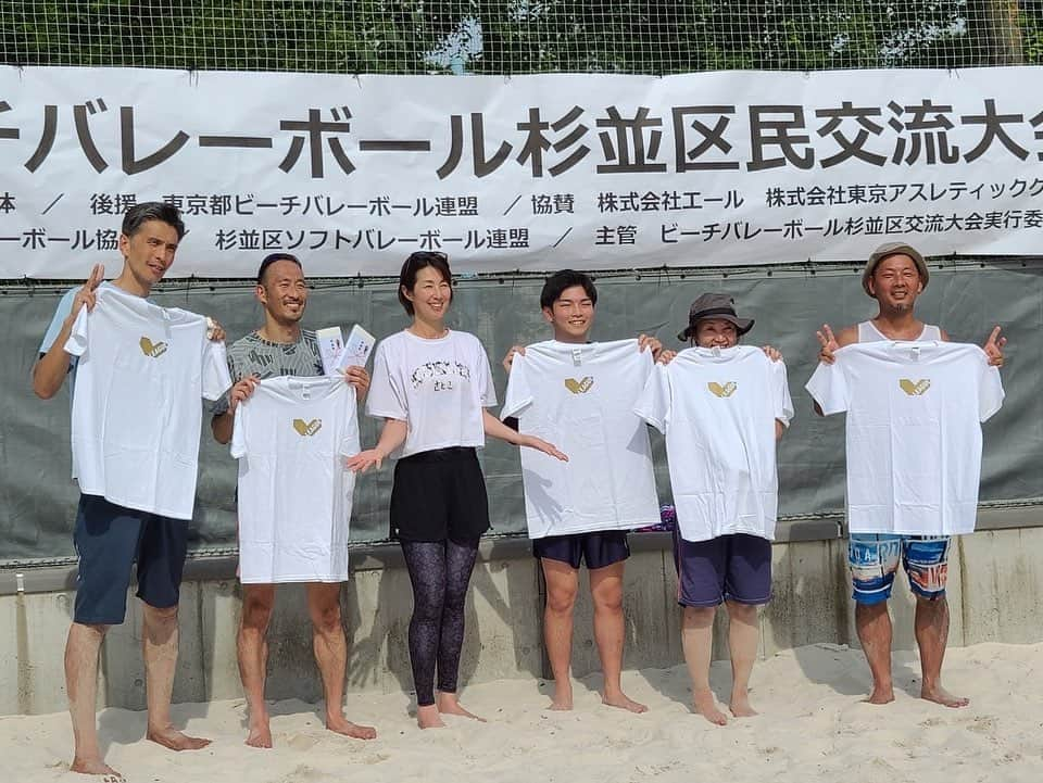 浦田聖子さんのインスタグラム写真 - (浦田聖子Instagram)「． 永福ビーチ4人制大会！  トップツアーに負けない戦いを！の声かけから、みんな暑い中、元気にハッスルプレーを見せてくれました🏐🙌  初試合の中学生から、元気で若い私より先輩の方まで、普段から利用している皆さん、施設の方々とも仲良しでアットホームな永福ビーチ！  杉並の方1名いれば、どなたでも参加できるので4人制やりましょう！（私ももう少し動けるようにしたい👙）  ビーチバレーって楽しいな✨  #杉並区 #永福体育館 #ホワイトサンド #永福体育館ビーチコート  #ビーチバレーの輪🏐☀️」6月21日 15時04分 - satoko_urata