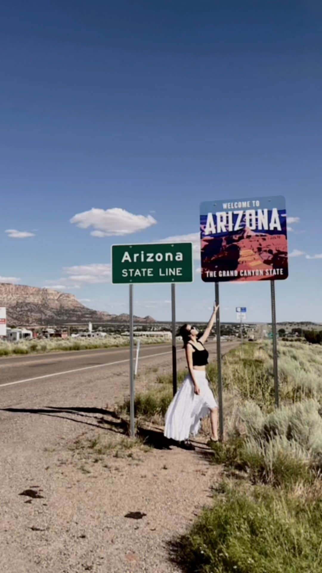のインスタグラム：「Road Trip Stories.🌵」