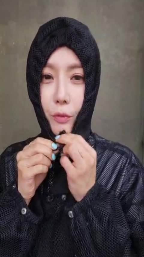 ユ・ハナのインスタグラム：「교통카드에서 너무 즐거웠던 우리의 라방♡  내일 10시 오픈하는  제시뉴욕 미리보기였어요. 내일은 제시뉴욕본사에서  더 다양한 스타일링으로 만나요오♡」