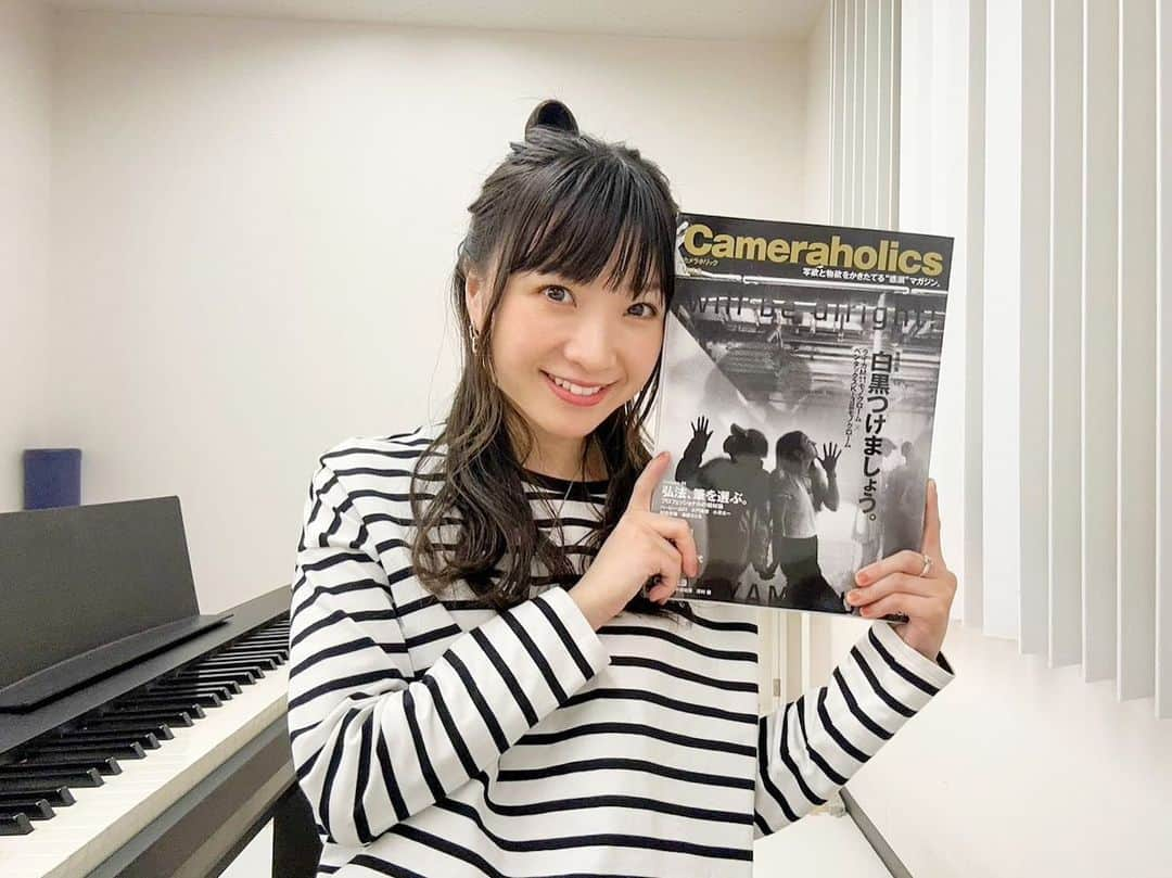 有安杏果さんのインスタグラム写真 - (有安杏果Instagram)「♪ ⁡ 「Cameraholics Vol.9」発売中です♪ 今回はせっかくなのでリリースした「夢の途中」をテーマに楽曲とは少し違う目線で自由に書いてみました😌 ⁡ 今日出来なかったことがいきなり明日出来るようにはならないかもしれないけど 毎日続けていれば来年の春には出来るようになっているかもしれない ⁡ 春の景色をバックに今の等身大の自分の想いを綴らせていただきました🌸 今回も素敵な写真家さん達の作品が詰まってます✨ 是非お手に取ってみてください♪ ⁡ ⁡ #曇りのち時々晴れ #Leica #カメラホリック #夢の途中 #Cameraholics」6月21日 15時47分 - ariyasu_momoka_official