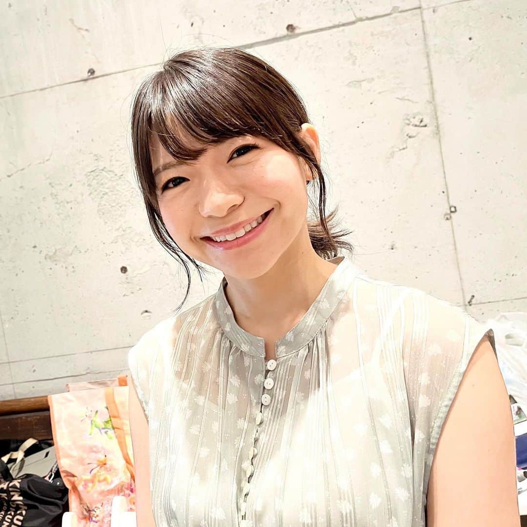 芸能プロダクション　アイリンクのインスタグラム：「・  先日行った宣材写真撮影の模様をお届けします💁‍♀️  この日、久しぶりの宣材撮影だった#替地桃子 📸  替地さんらしい、柔らかな雰囲気の素敵なお写真が撮れました。  撮影した宣材写真はHPに掲載しておりますので そちらもぜひチェックしてみてください！  #アイリンク  #芸能事務所  #芸能プロダクション  #オフショット」