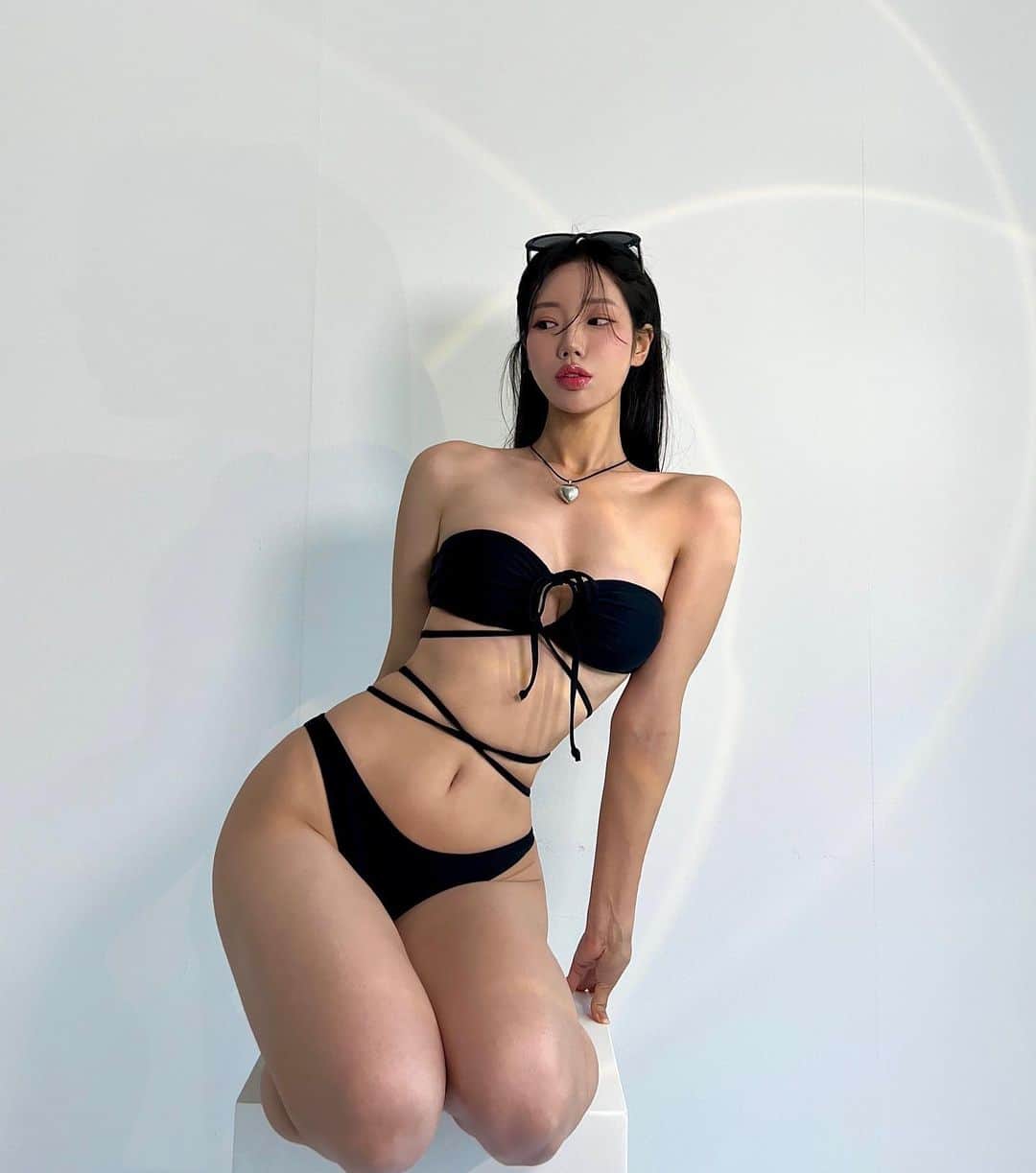 ハウンさんのインスタグラム写真 - (ハウンInstagram)「핫한 비키니사진과 함께 좋은소식 가져왓어요! 전에 제가 말씀드렸던 비키니쇼핑몰👙드디어 내일! 오픈입니다🖤🖤 사이트공유해드릴게요 여러분😳 계속 강조하지만..ㅎㅎ해외공장 직수입으로 정말정말 착하게 가져왔어요! 다들 기대해주셔도 좋습니다😘 신상도 꾸준히 업로드 될예정이니 올여름은 저와 보내봐요🤣🤣❤️」6月21日 16時13分 - haeun_______