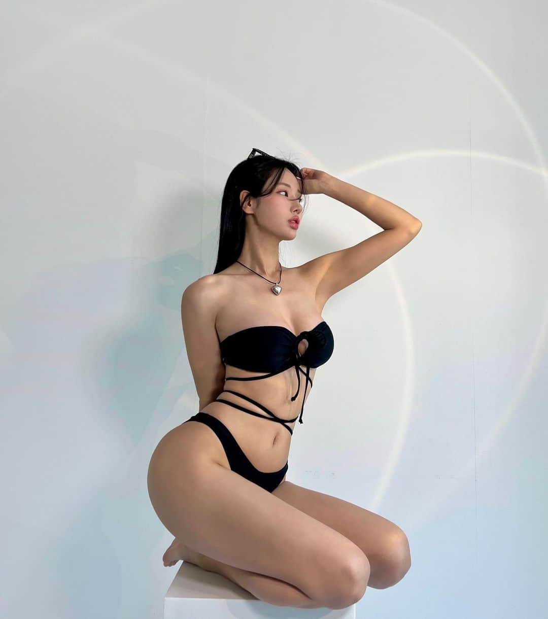 ハウンさんのインスタグラム写真 - (ハウンInstagram)「핫한 비키니사진과 함께 좋은소식 가져왓어요! 전에 제가 말씀드렸던 비키니쇼핑몰👙드디어 내일! 오픈입니다🖤🖤 사이트공유해드릴게요 여러분😳 계속 강조하지만..ㅎㅎ해외공장 직수입으로 정말정말 착하게 가져왔어요! 다들 기대해주셔도 좋습니다😘 신상도 꾸준히 업로드 될예정이니 올여름은 저와 보내봐요🤣🤣❤️」6月21日 16時13分 - haeun_______