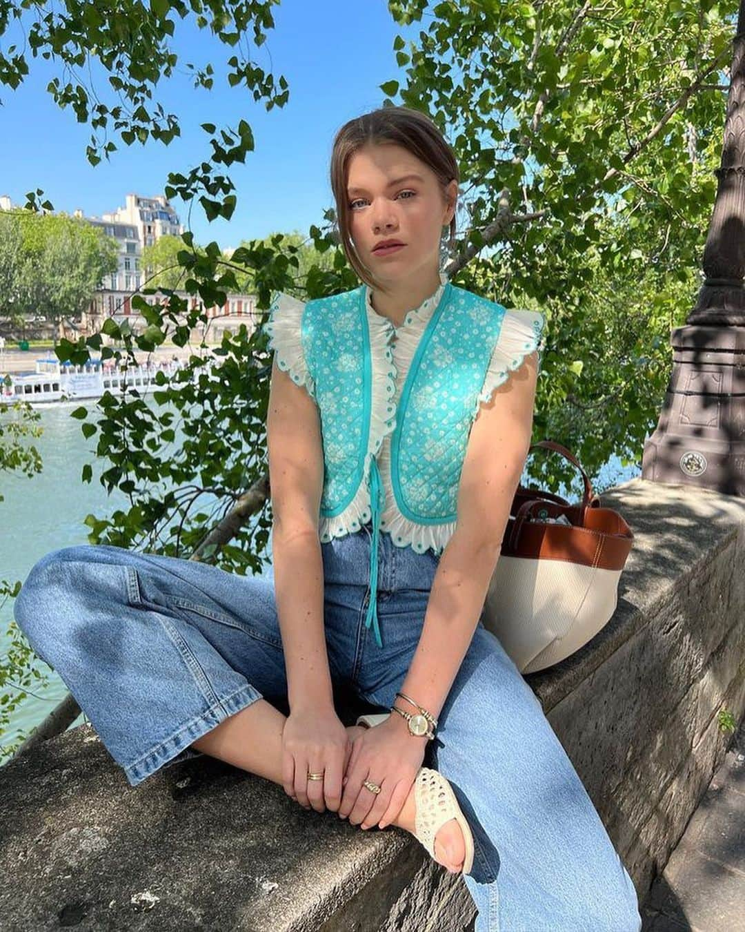 マヌーシュのインスタグラム：「#Manoushgirl in Paris ☀️ @elodieromy wears our Marguerite short jacket now available 30% off!」