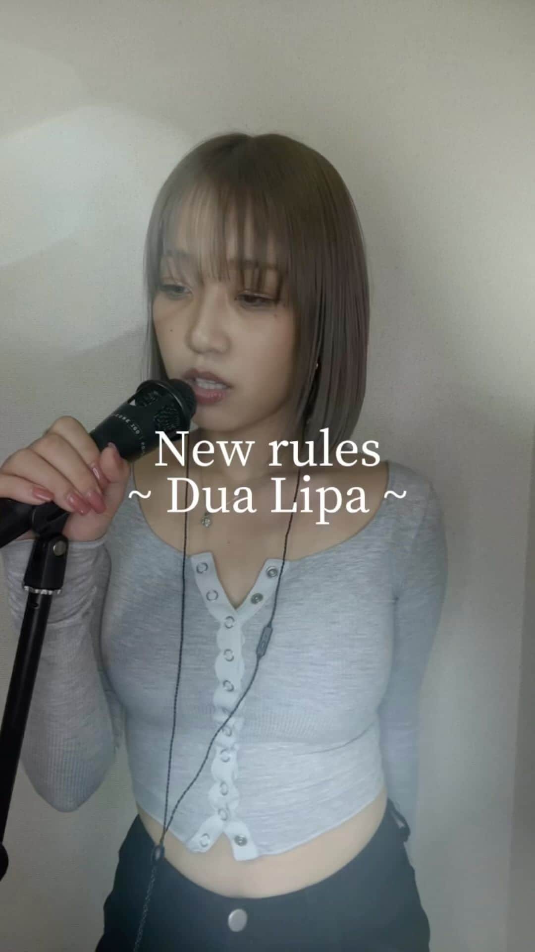 KIMIKA（キミカ）のインスタグラム：「New Rules / Dua Lipa  デュアリパめちゃめちゃ可愛くてかっこよくて 大好きなんだけど歌が難しすぎる🫠 まだまだ練習が必要です🫠 #dualipacover#coversong#singer#japanesesinger#カバー動画#洋楽好きな人と繋がりたい」