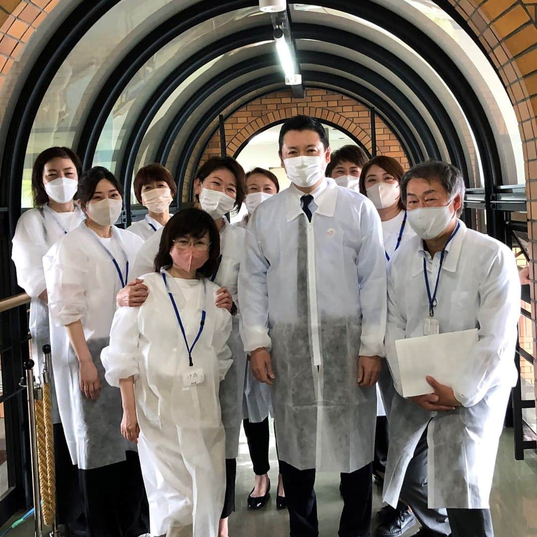 資生堂 Shiseido Group Shiseido Group Official Instagramさんのインスタグラム写真 - (資生堂 Shiseido Group Shiseido Group Official InstagramInstagram)「Shiseido participates in Hirosaki University COI-NEXT as part of its research on elucidation of relationship between skin, body, and mind.   In this year’s Iwaki Health Promotion Project* ended on June 12, our researchers measured the skin of around 1,000 residents deeply.   We will use the obtained data to find new relationships between the skin, body, and mind and develop products and services.   Shiseido Personal Beauty Partners from our Hokkaido and Tohoku area also took part in the post-checkup skincare support, delivering happiness to many people.  https://corp.shiseido.com/en/rd/development/diagnosis.html  * Iwaki Health Promotion Project:  A large-scale joint health survey that accumulates data on about 3,000 health-related items, which Hirosaki University has been conducting continuously since 2005.    資生堂は、「肌・身体・こころ」のつながりの解明に関する研究の一環として、弘前大学COI-NEXTに参画しています。  6月12日まで実施された岩木健康増進プロジェクト健診※では、研究員が住民約1,000名の肌を測定しました。  得られたデータから「肌・身体・こころ」の新たなつながりを見出し、商品やサービスの開発に活かします。北海道・東北エリアの美容部員も健診後のスキンケアサポートで参加し、多くの方に笑顔を届けました。  ▼弘前大学との共同研究についてはこちら https://corp.shiseido.com/jp/rd/development/diagnosis.html  ※岩木健康増進プロジェクト健診とは、弘前大学が2005年から継続実施している約3,000項目の超多項目健康ビッグデータを蓄積する大規模合同健康調査です。  #健康推進 #弘前大学 ＃資生堂 　#health #wellness #beauty #shiseido」6月21日 16時21分 - shiseido_corp