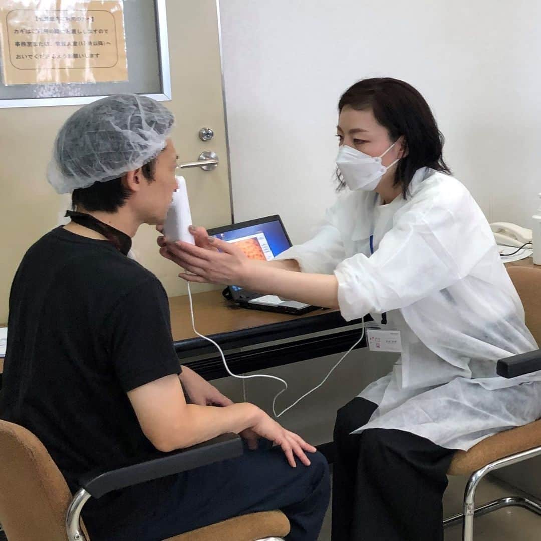 資生堂 Shiseido Group Shiseido Group Official Instagramさんのインスタグラム写真 - (資生堂 Shiseido Group Shiseido Group Official InstagramInstagram)「Shiseido participates in Hirosaki University COI-NEXT as part of its research on elucidation of relationship between skin, body, and mind.   In this year’s Iwaki Health Promotion Project* ended on June 12, our researchers measured the skin of around 1,000 residents deeply.   We will use the obtained data to find new relationships between the skin, body, and mind and develop products and services.   Shiseido Personal Beauty Partners from our Hokkaido and Tohoku area also took part in the post-checkup skincare support, delivering happiness to many people.  https://corp.shiseido.com/en/rd/development/diagnosis.html  * Iwaki Health Promotion Project:  A large-scale joint health survey that accumulates data on about 3,000 health-related items, which Hirosaki University has been conducting continuously since 2005.    資生堂は、「肌・身体・こころ」のつながりの解明に関する研究の一環として、弘前大学COI-NEXTに参画しています。  6月12日まで実施された岩木健康増進プロジェクト健診※では、研究員が住民約1,000名の肌を測定しました。  得られたデータから「肌・身体・こころ」の新たなつながりを見出し、商品やサービスの開発に活かします。北海道・東北エリアの美容部員も健診後のスキンケアサポートで参加し、多くの方に笑顔を届けました。  ▼弘前大学との共同研究についてはこちら https://corp.shiseido.com/jp/rd/development/diagnosis.html  ※岩木健康増進プロジェクト健診とは、弘前大学が2005年から継続実施している約3,000項目の超多項目健康ビッグデータを蓄積する大規模合同健康調査です。  #健康推進 #弘前大学 ＃資生堂 　#health #wellness #beauty #shiseido」6月21日 16時21分 - shiseido_corp