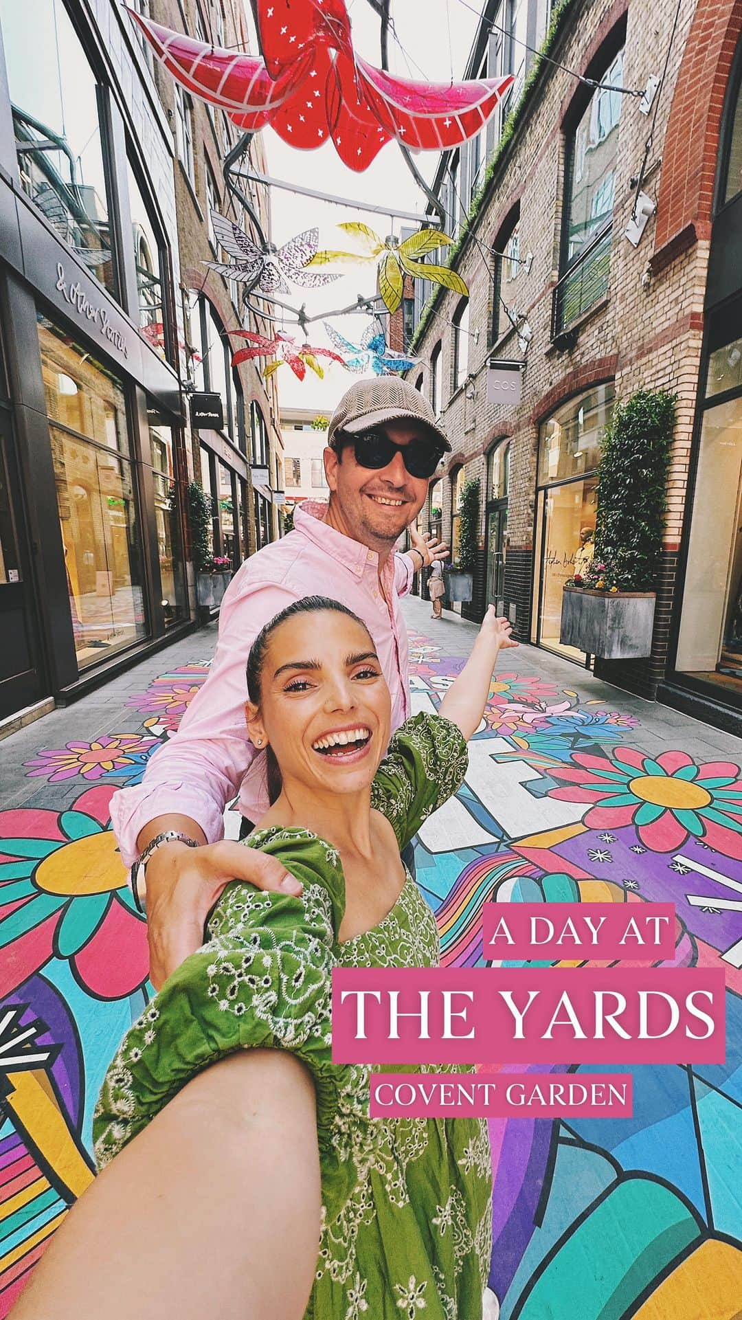 @LONDON | TAG #THISISLONDONのインスタグラム：「ad🍽️ @MrLondon & @Alice.Sampo discover @TheYardsCoventGarden, an unmissable shopping & dining destination in #CoventGarden! 😍 Their stunning #Pride mural invites everyone to come as you are! 🌈 Top Picks: @GuraGuraLondon for a Conversation Menu of sushi 🍣 and dumplings 🥟 + delicious cocktails 🍹 designed to help you connect with your loved ones! @Badiani1932 for iconic Italian gelato 🍨 in the glorious British sunshine! ☀️ And @OleaSocial - a brilliant new Mediterranean restaurant 🍽️ serving exquisite small plates such as in-house smoked salmon, octopus poached in wine and crispy calamari, plus regional wines and exclusive cocktails. This was honestly so good! ⭐️   So much to see! We loved the tranquility, and felt tucked away from the tourist hot spots! Very chilled. Just what we needed! Enjoy! ❤️ #TheYards #TheYardsCoventGarden   Cards Conversations Menu inspired by @TheSchoolOfLifeLondon - Ideas to help you Learn, Heal and Grow.  ___________________________________________ #thisislondon #lovelondon #london #londra #londonlife #londres #uk #visitlondon #british #🇬🇧 #foodiesoflondon #londonfoodies #londonfoodie #londonfood #londonrestaurants #londonbars #londonreviewed #londoncocktails #londoncoffeeshops」