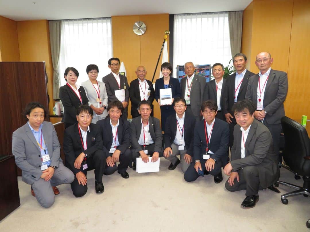 高市早苗のインスタグラム：「6月21日 長野県南牧村長・議員団・JAの皆様ご来訪」