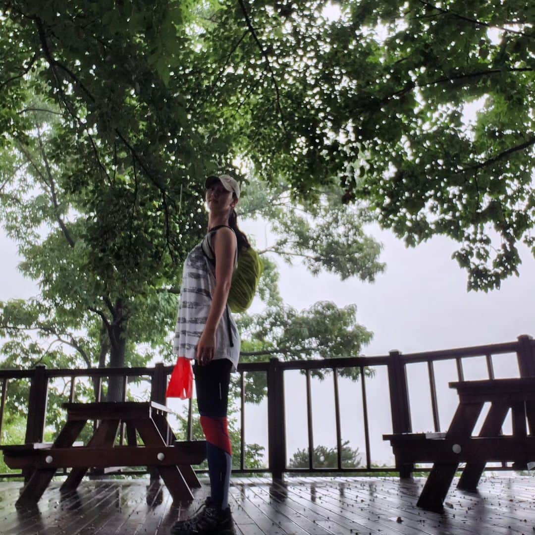 ウンジさんのインスタグラム写真 - (ウンジInstagram)「비가 와도 괜찮아. 오늘도 등산 완료.  #오운완」6月21日 16時38分 - eunvely_park