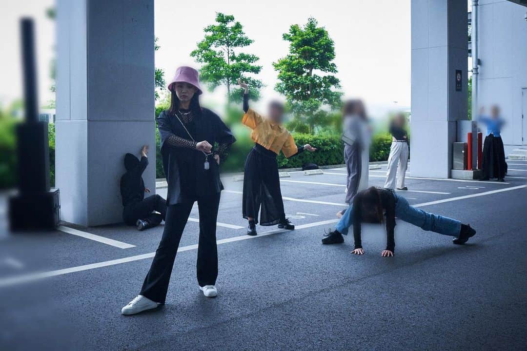 島望叶さんのインスタグラム写真 - (島望叶Instagram)「6月1日に開催されたCHANEL METIERSDART COLLECTION SHOW IN TOKYOにダンサーとして大学から参加させて頂きました😊  ダンサーとしてショーに関わるという貴重な体験ができた事や動画でしか見たことがなかったプロのモデルの方々が歩くファッションショーを見ることが出来て、とても良い思い出に残り忘れられない体験になりました（т-т）♥️  ファッションショーは2回行われたのですが時間が過ぎるのもあっという間で楽しかったです✨  また、ファッションショーの後にパーティーにも参加させて頂けて沢山のアーティストの方のパフォーマンスを観たりモデルの方々や様々な職業の方と交流できて貴重な時間でした。  言葉が通じなくても一緒にダンスを踊るという私の目標に近づく体験もできてとても嬉しかったですし楽しかったです(◍ ´꒳` ◍)  今回関わってくださった関係者の皆様、振付師の方々、アーティストの方々、ダンサーの皆さんありがとうございました😊  @chanelofficial  @dimitrichamblas  @marion_barbeau    #chanelmetiersdart2023  #chanel  #fashion  #tokyo  #dance  #dancer」6月21日 16時49分 - danc_emoka