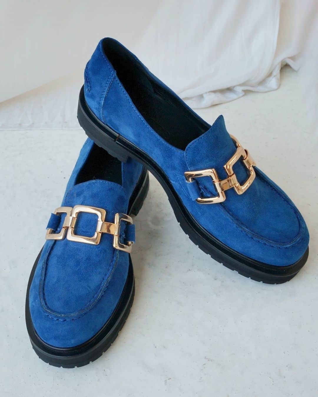ボークープスさんのインスタグラム写真 - (ボークープスInstagram)「Take your pick 🖤💙  #BC #beaucoopsfootwear #madeinitaly #italianleather #luxury #fashion #style #boots #womensshoes #inspo #aw23」6月21日 17時02分 - beaucoops