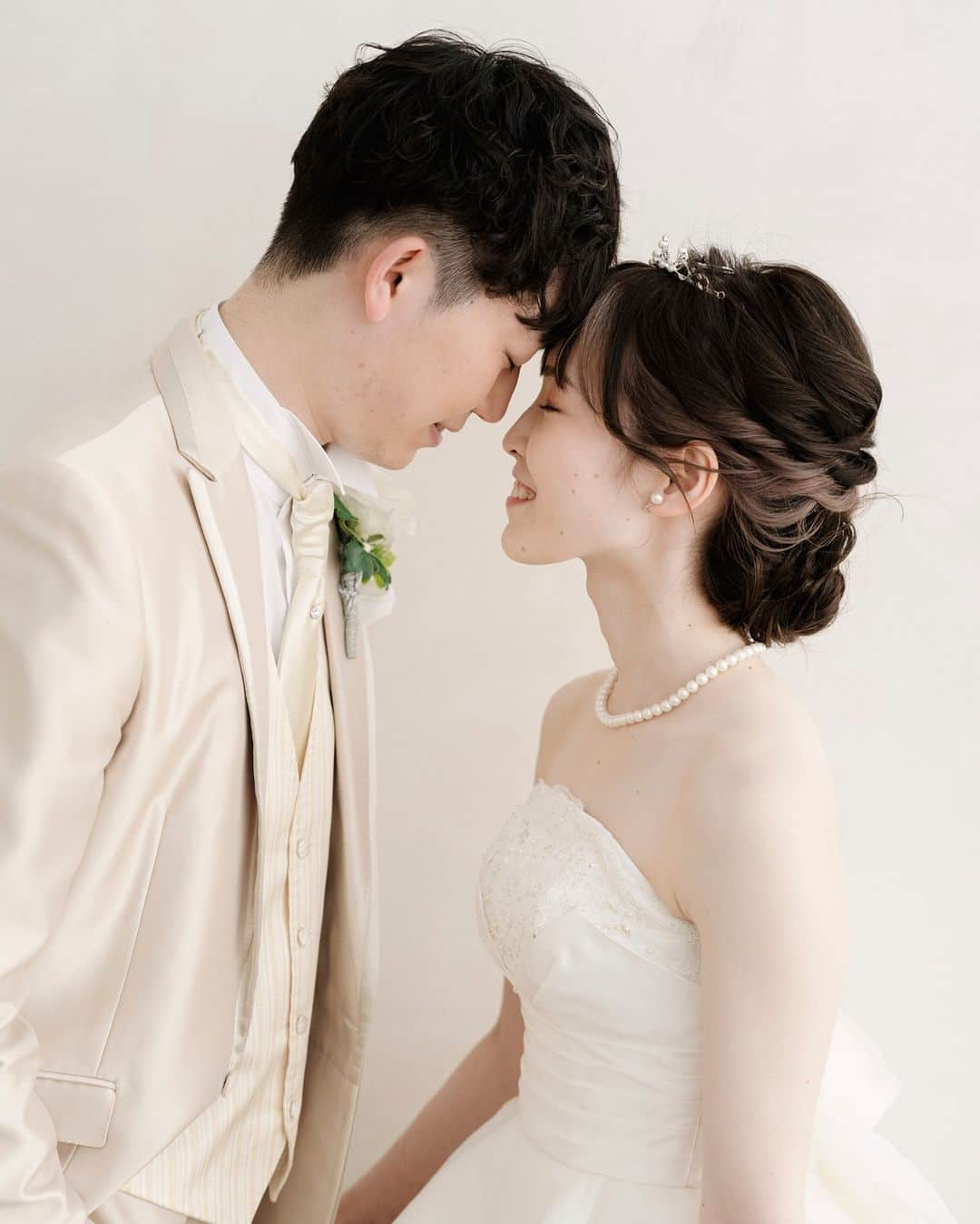 【公式】小さな結婚式さんのインスタグラム写真 - (【公式】小さな結婚式Instagram)「. @petit.wedding をフォローしてね♩ #小さな結婚式 をつけてのお写真投稿も大歓迎です♡ こちらの公式IGでリグラムさせていただきます＊ . 女性であれば一度は夢見る お姫様抱っこのショット！  普段は照れてできないような ロマンティックなフォト構図にチャレンジ♪ . >>#小さな結婚式ハービスENT大阪店 . ——————— #petitwedding #ラヴィファクトリー #前撮り #結婚式 #プレ花嫁 #卒花 #家族婚 #少人数結婚式 #ウェディング #wedding #bridal #weddingdress #花嫁 #挙式 #結婚式準備 #式場探し #日本中のプレ花嫁さまと繋がりたい #結婚式の思い出に浸る会 #結婚準備 #大阪花嫁 #ウェディングフォト #花嫁コーディネート #フォトウェディング #お姫様抱っこ #花嫁指示書 #撮影指示書 #フォト構図 #ロマンティック」6月21日 17時05分 - petit.wedding